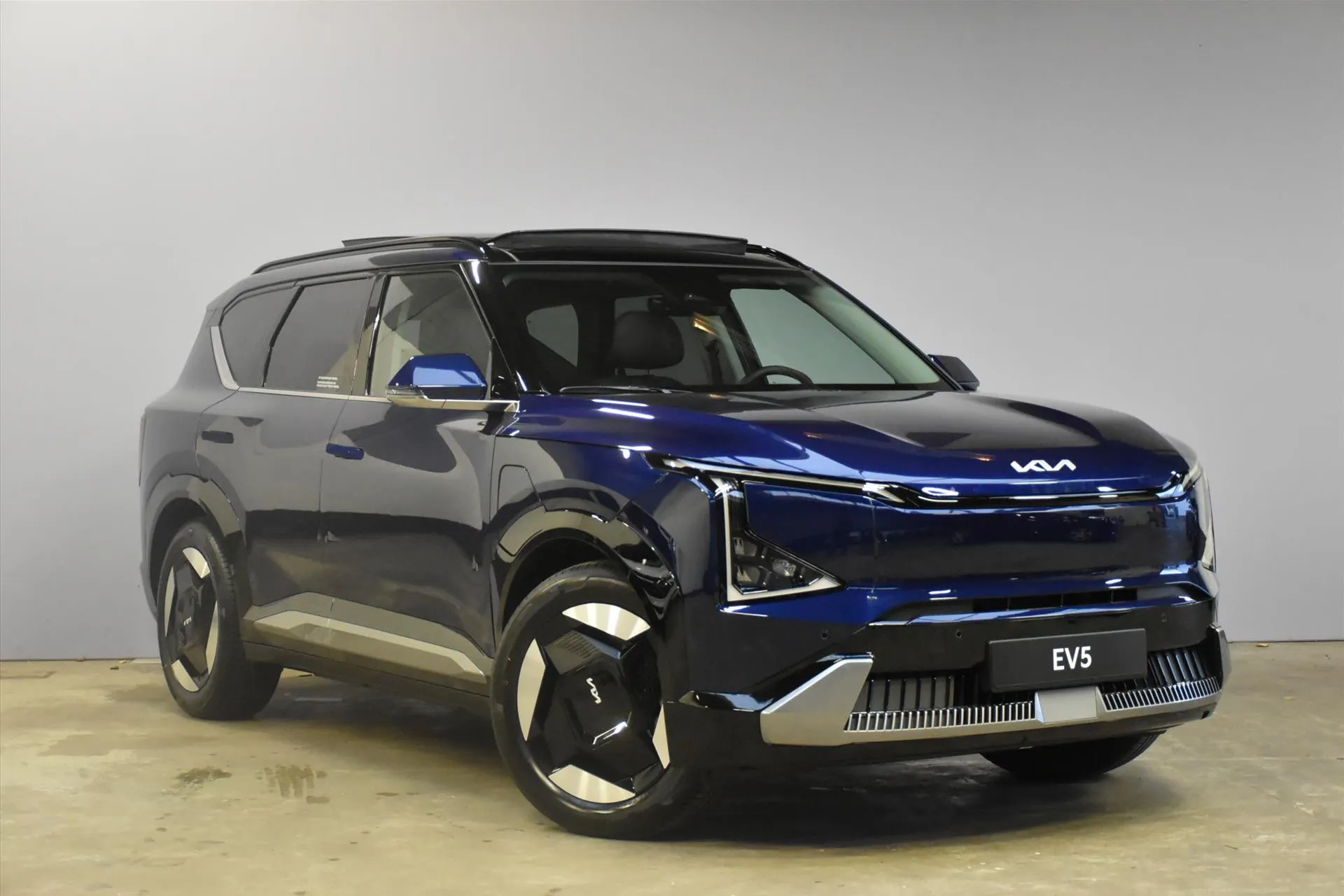 Kia EV5 met kenteken 72299 – dashboard