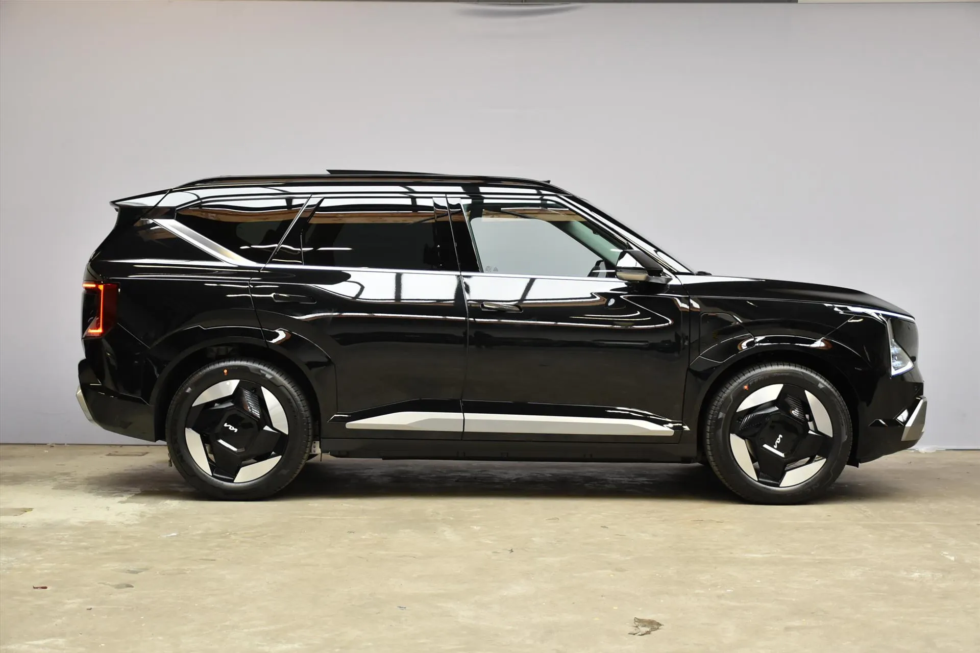 Kia EV5 met kenteken 72302 – detailfoto