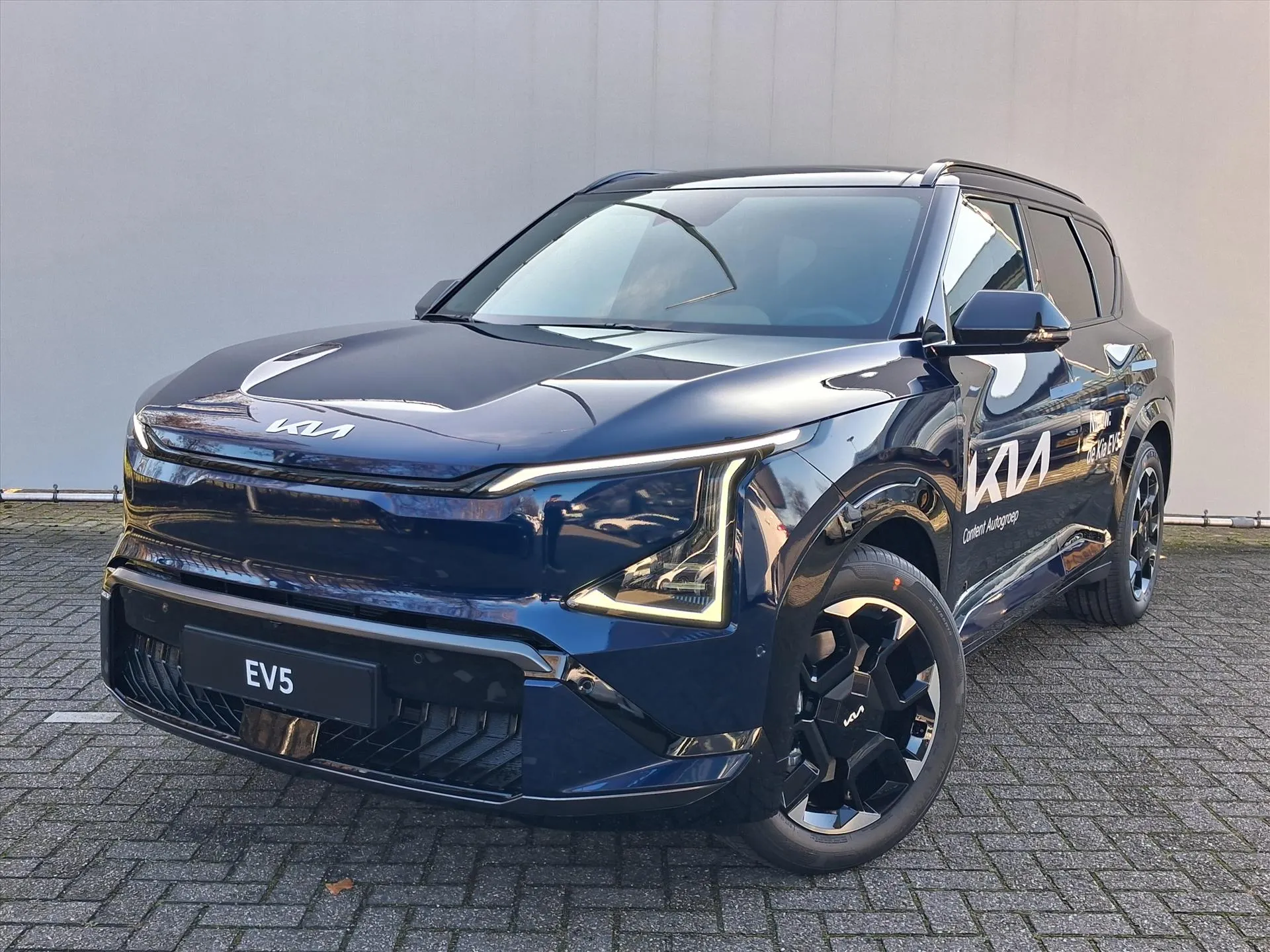 Kia EV5 met kenteken 73526 – vooraanzicht