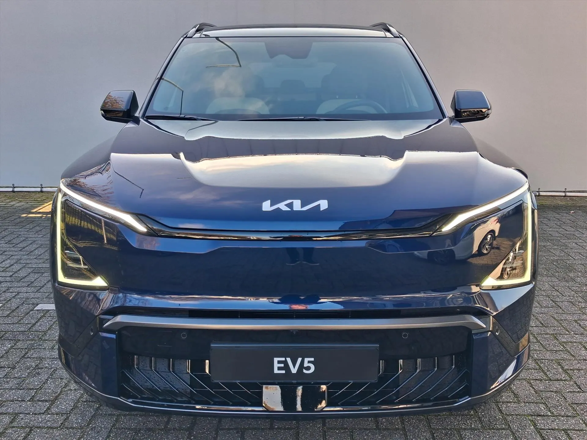Kia EV5 met kenteken 73526 – achteraanzicht