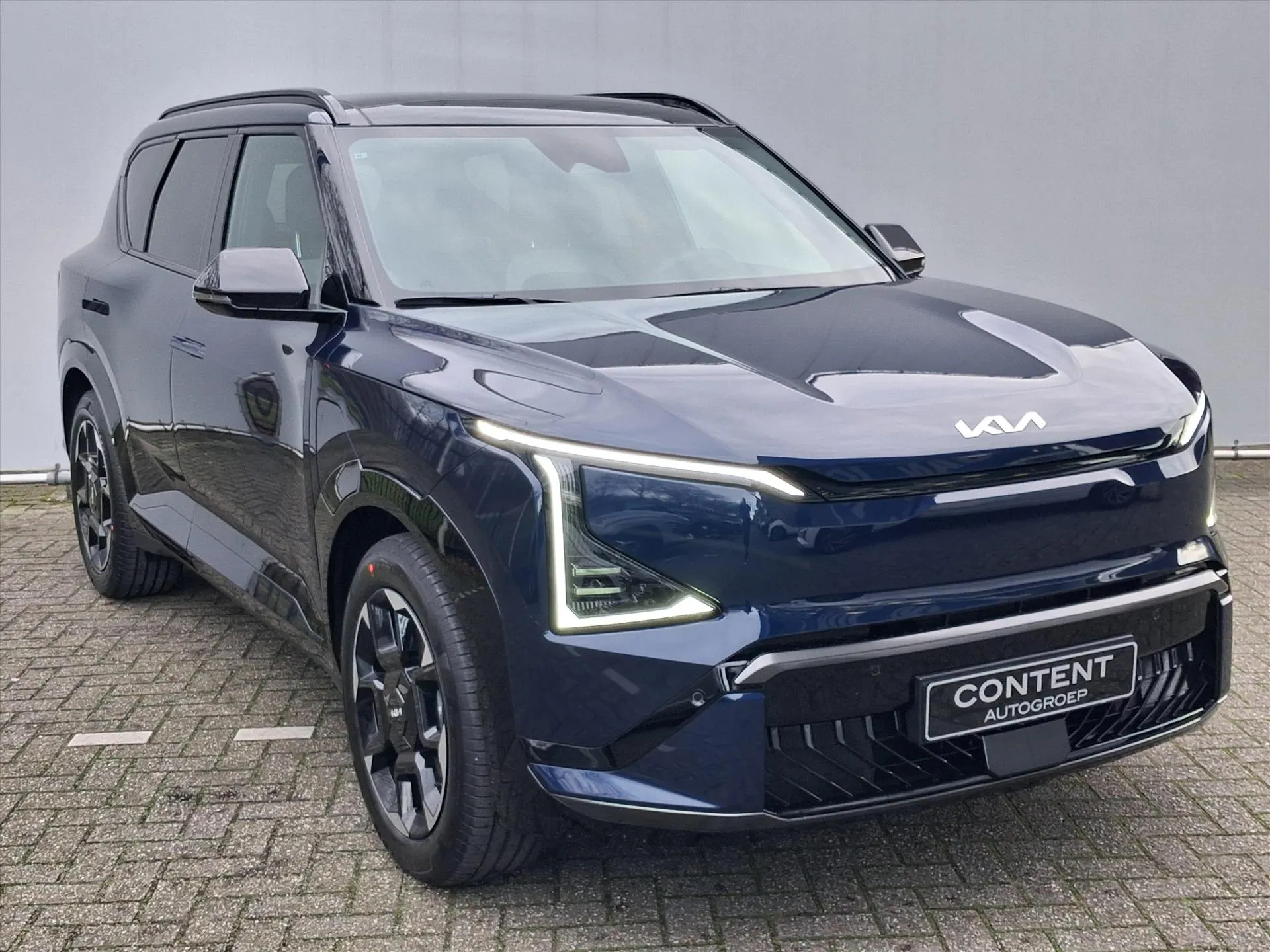 Kia EV5 met kenteken 73920 – achteraanzicht