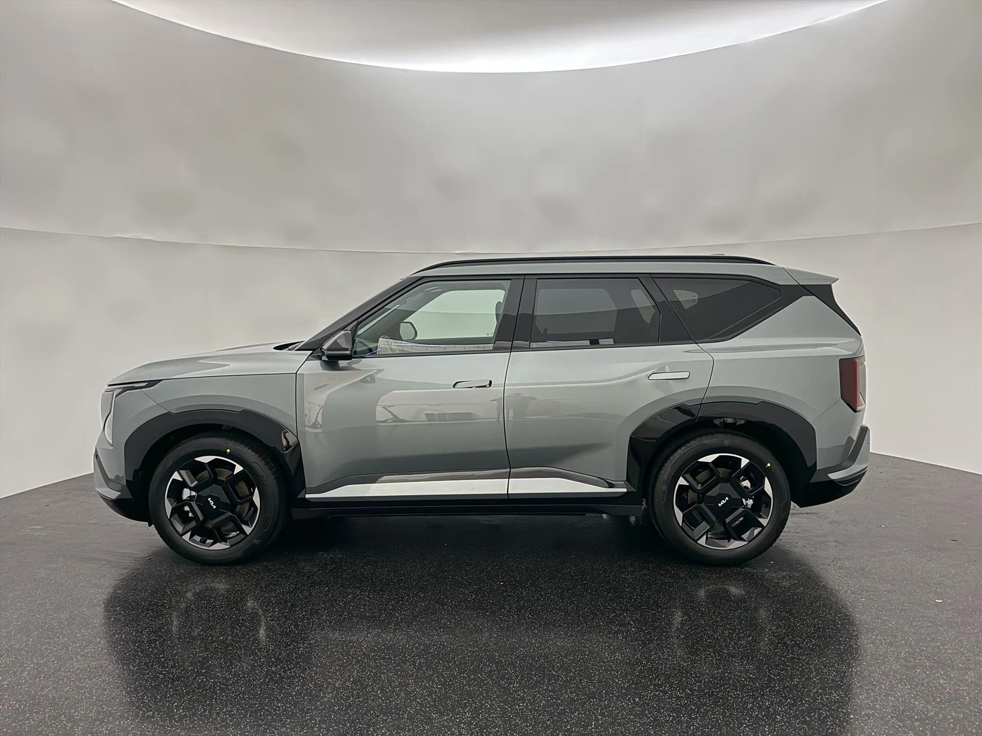 Kia EV5 met kenteken 75353 – achteraanzicht