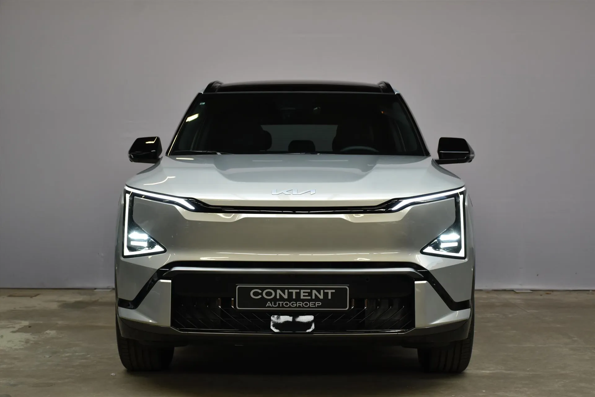 Kia EV5 met kenteken 75998 – achteraanzicht