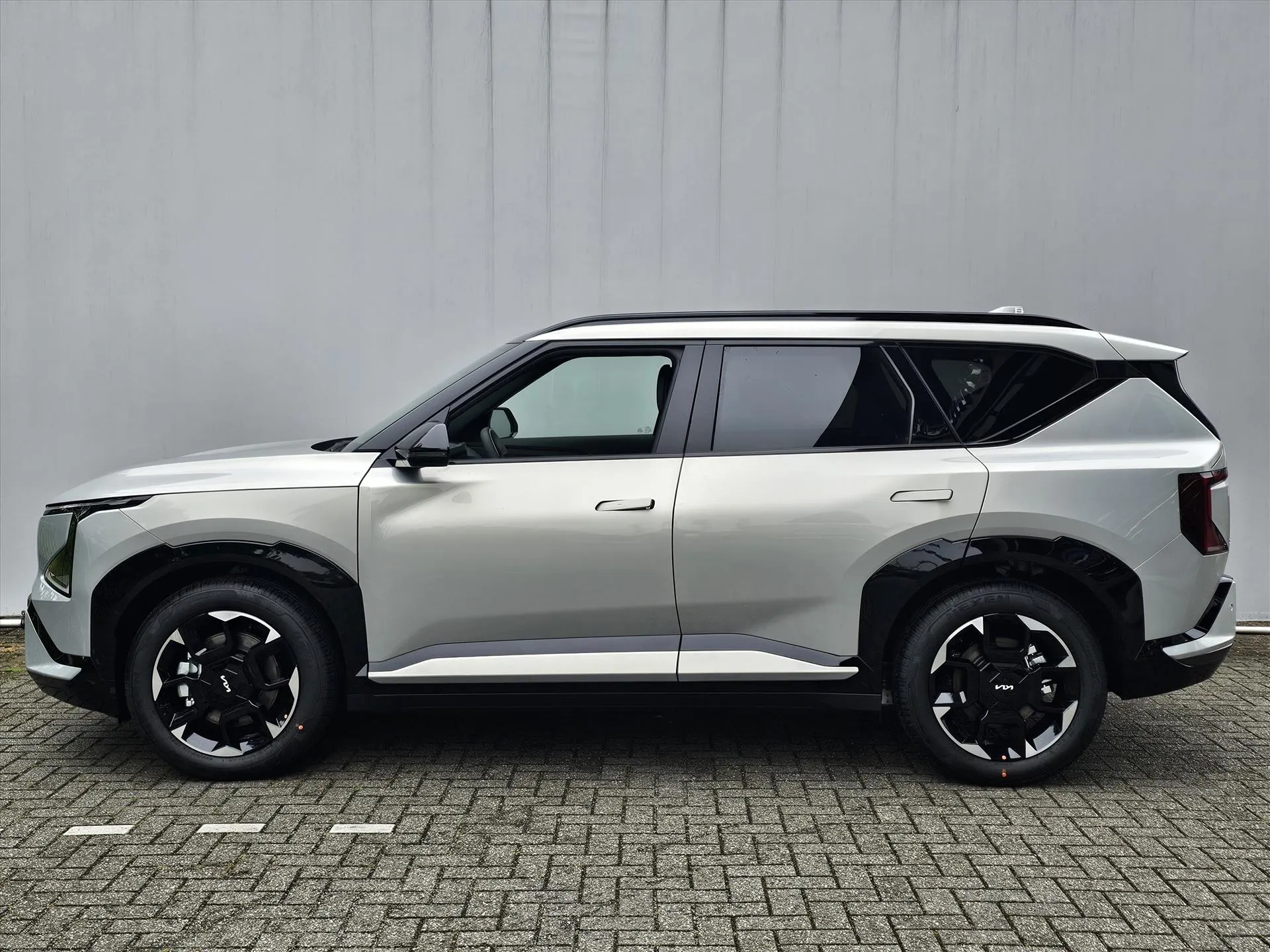 Kia EV5 met kenteken 76786 – achteraanzicht