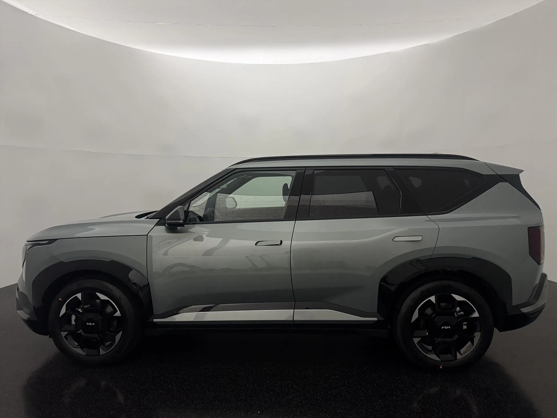 Kia EV5 met kenteken 77149 – achteraanzicht