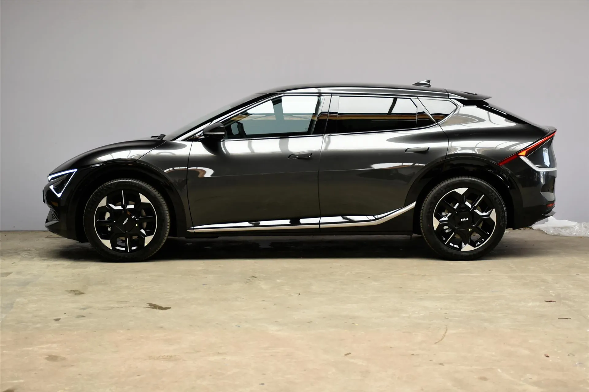Kia EV6 met kenteken 70303 – detailfoto