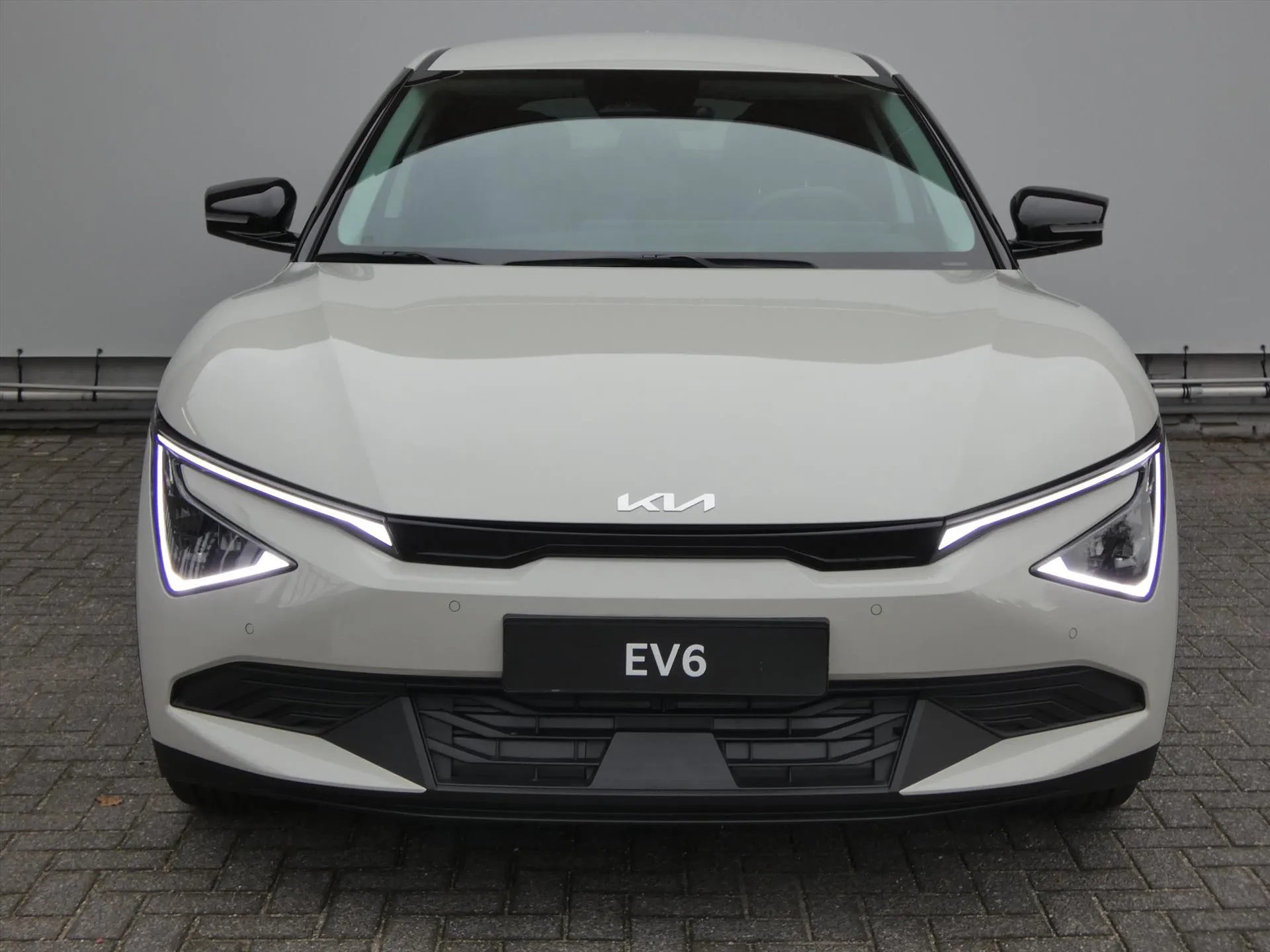 Kia EV6 met kenteken 73440 – achteraanzicht