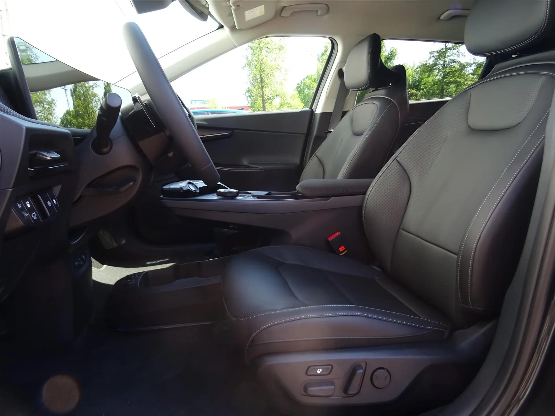 Kia EV6 met kenteken 74352 – detailfoto