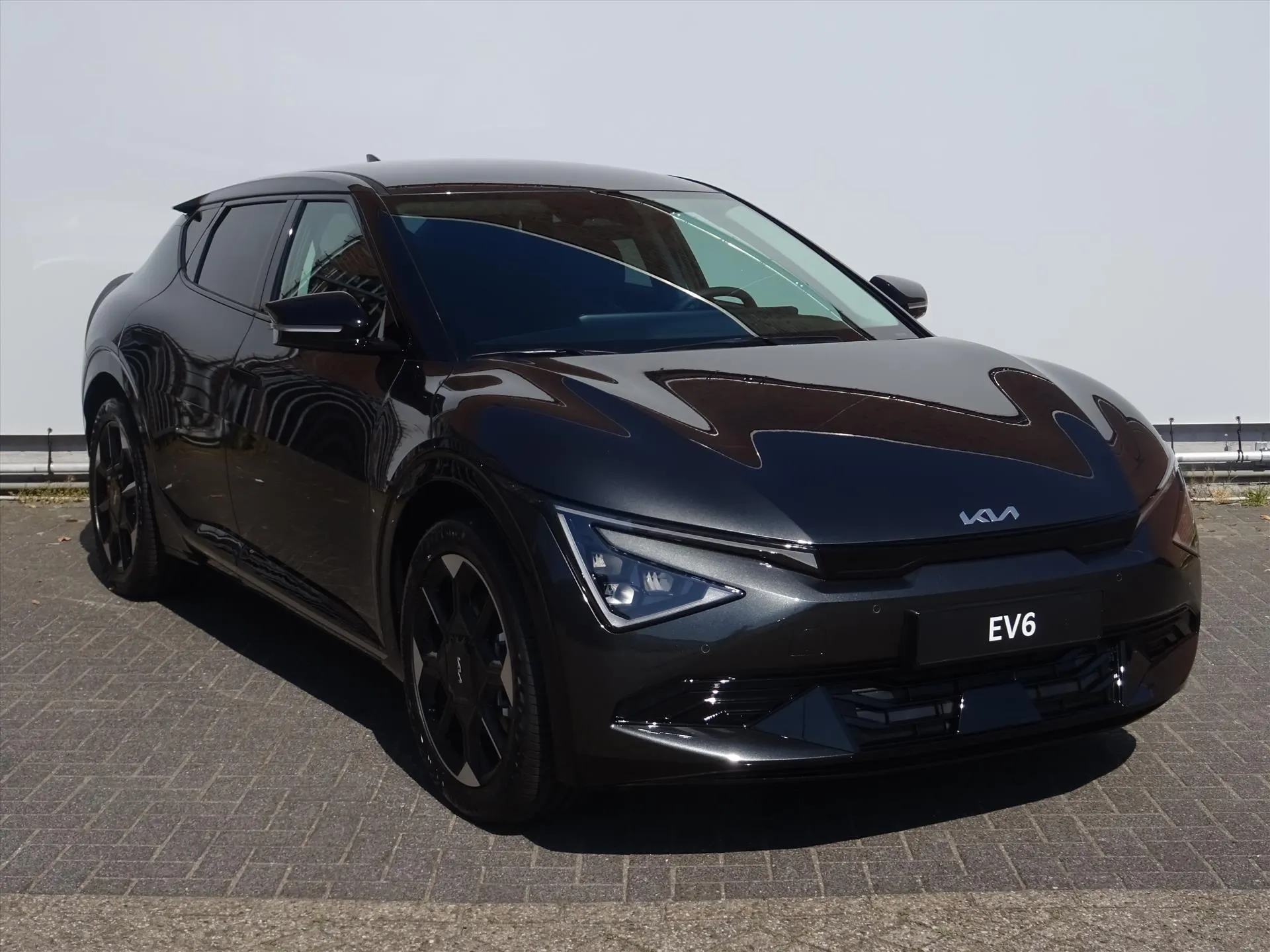 Kia EV6 met kenteken 74353 – interieur