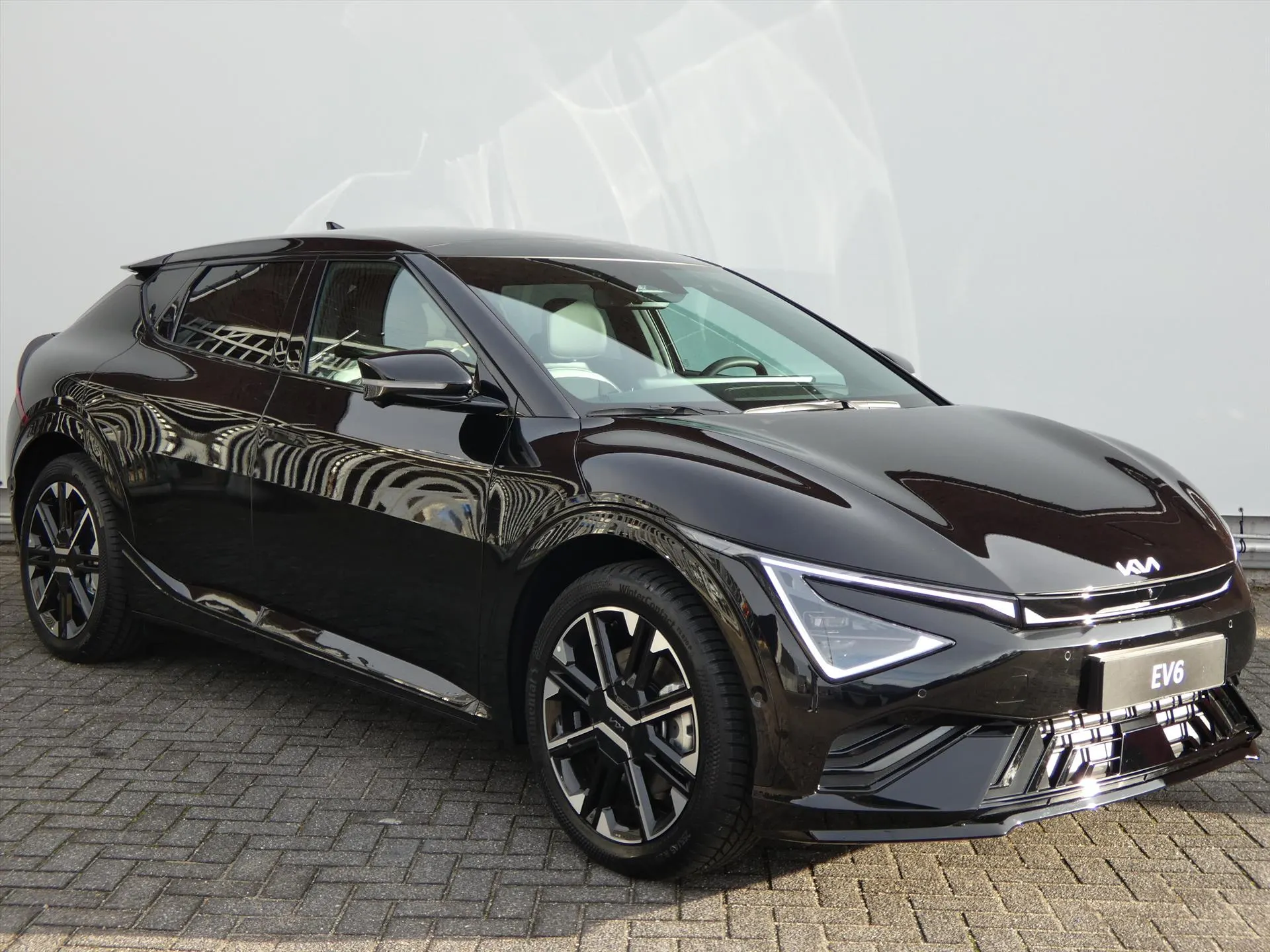 Kia EV6 met kenteken 74354 – interieur