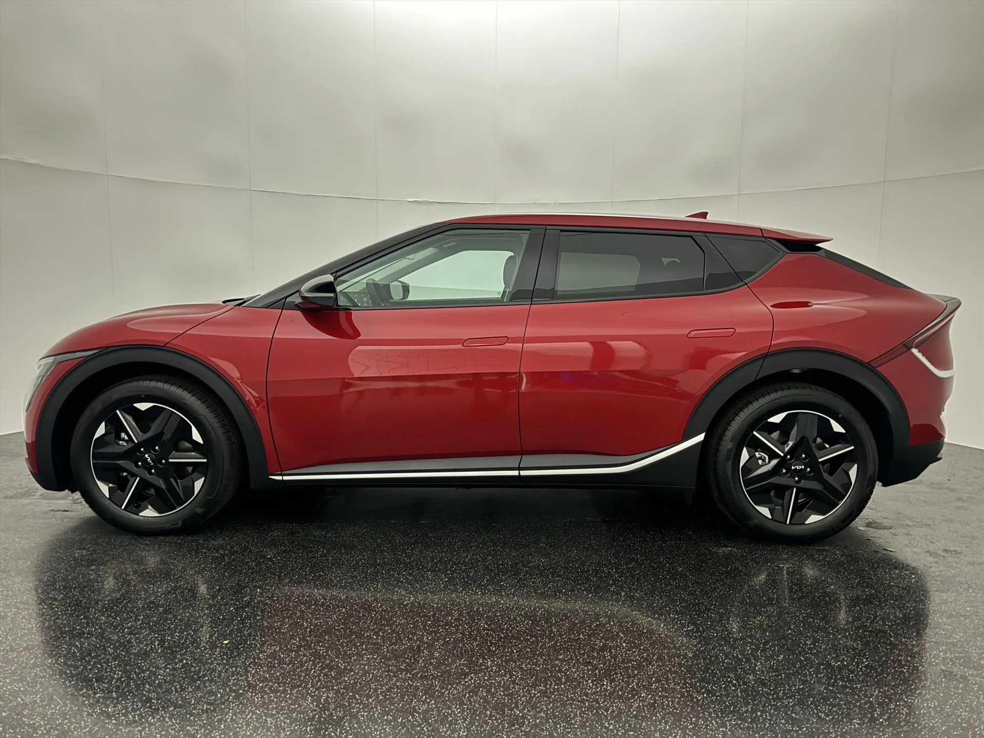 Kia EV6 met kenteken 76243 – achteraanzicht