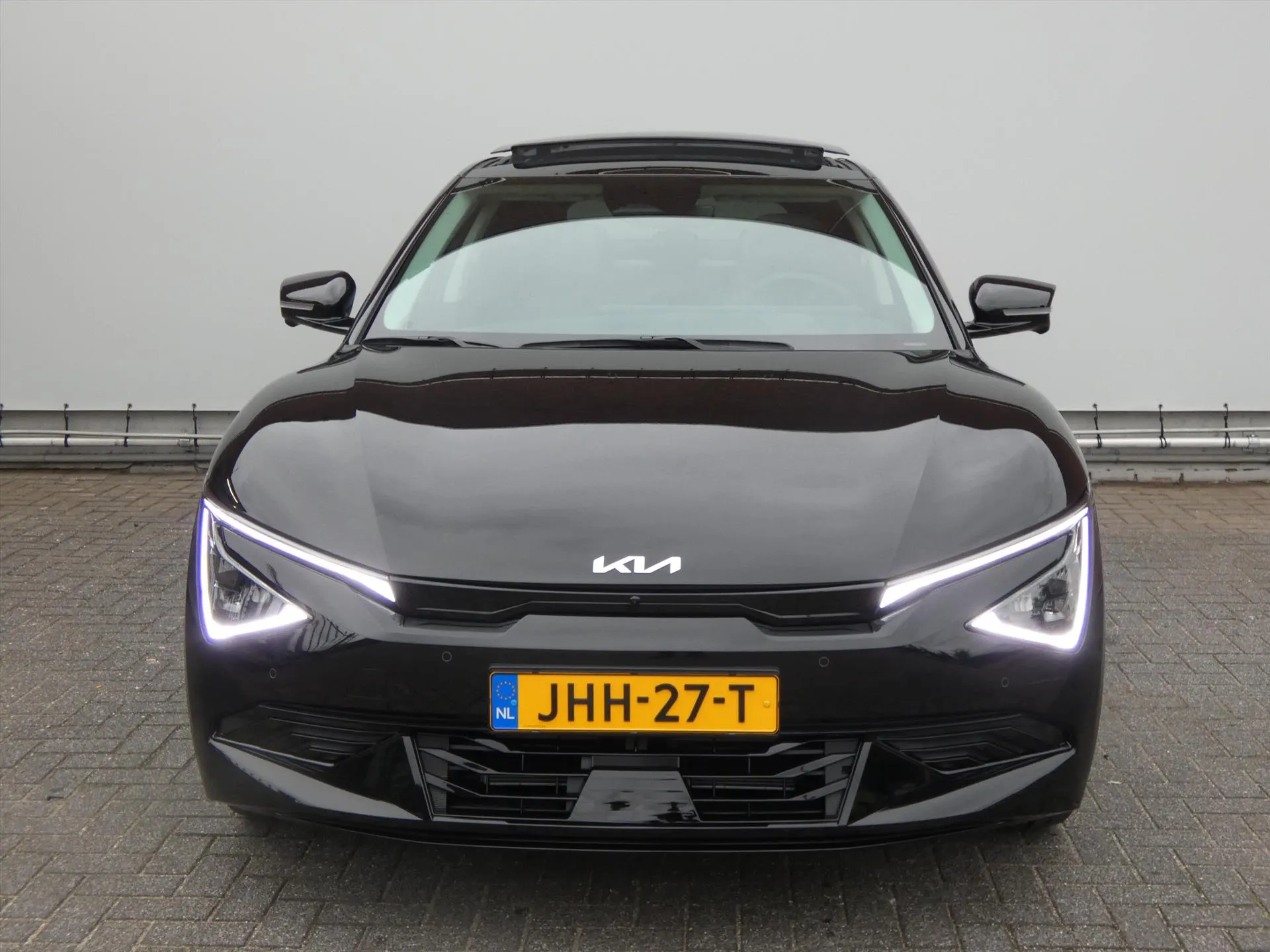Kia EV6 met kenteken JHH-27-T – achteraanzicht