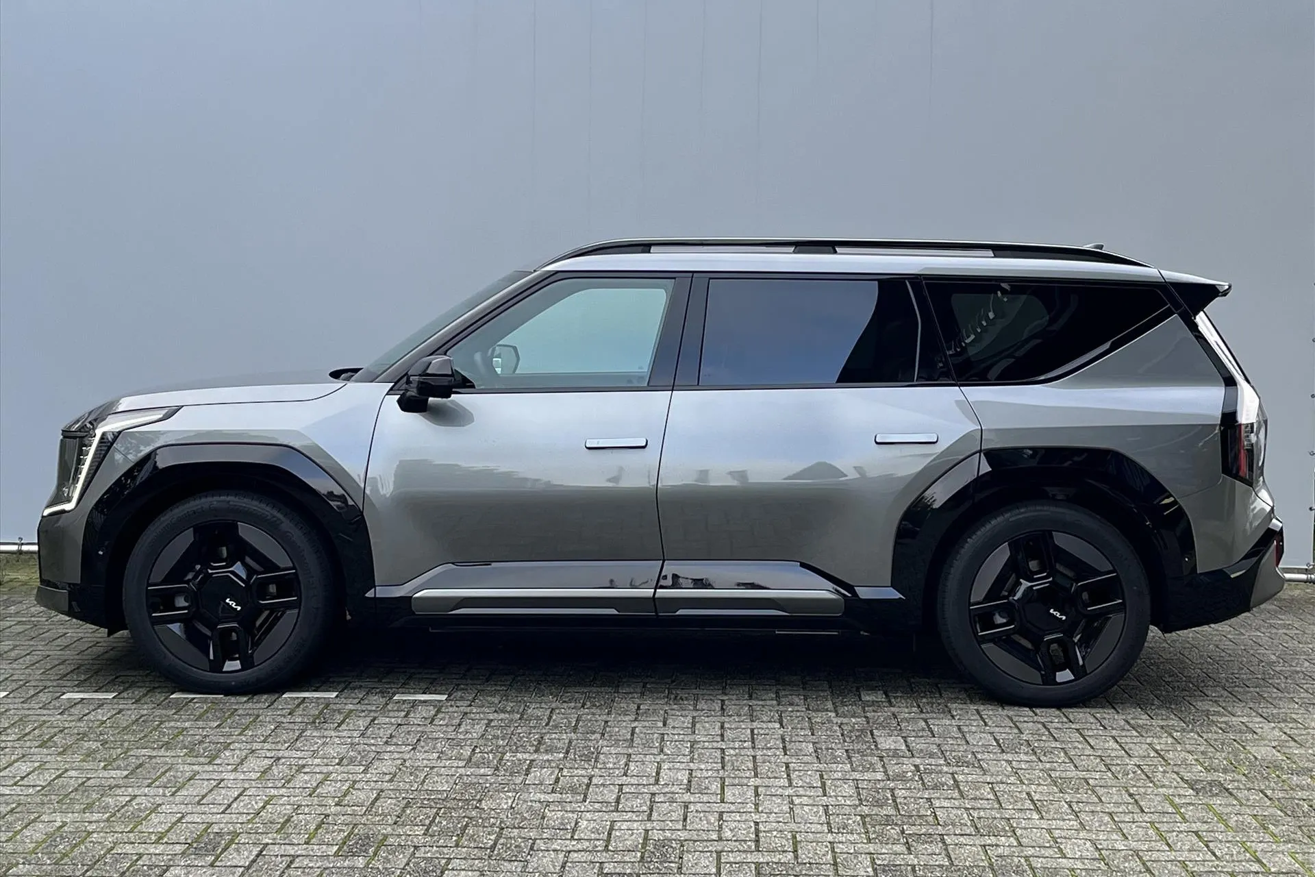 Kia EV9 met kenteken 57222 – achteraanzicht