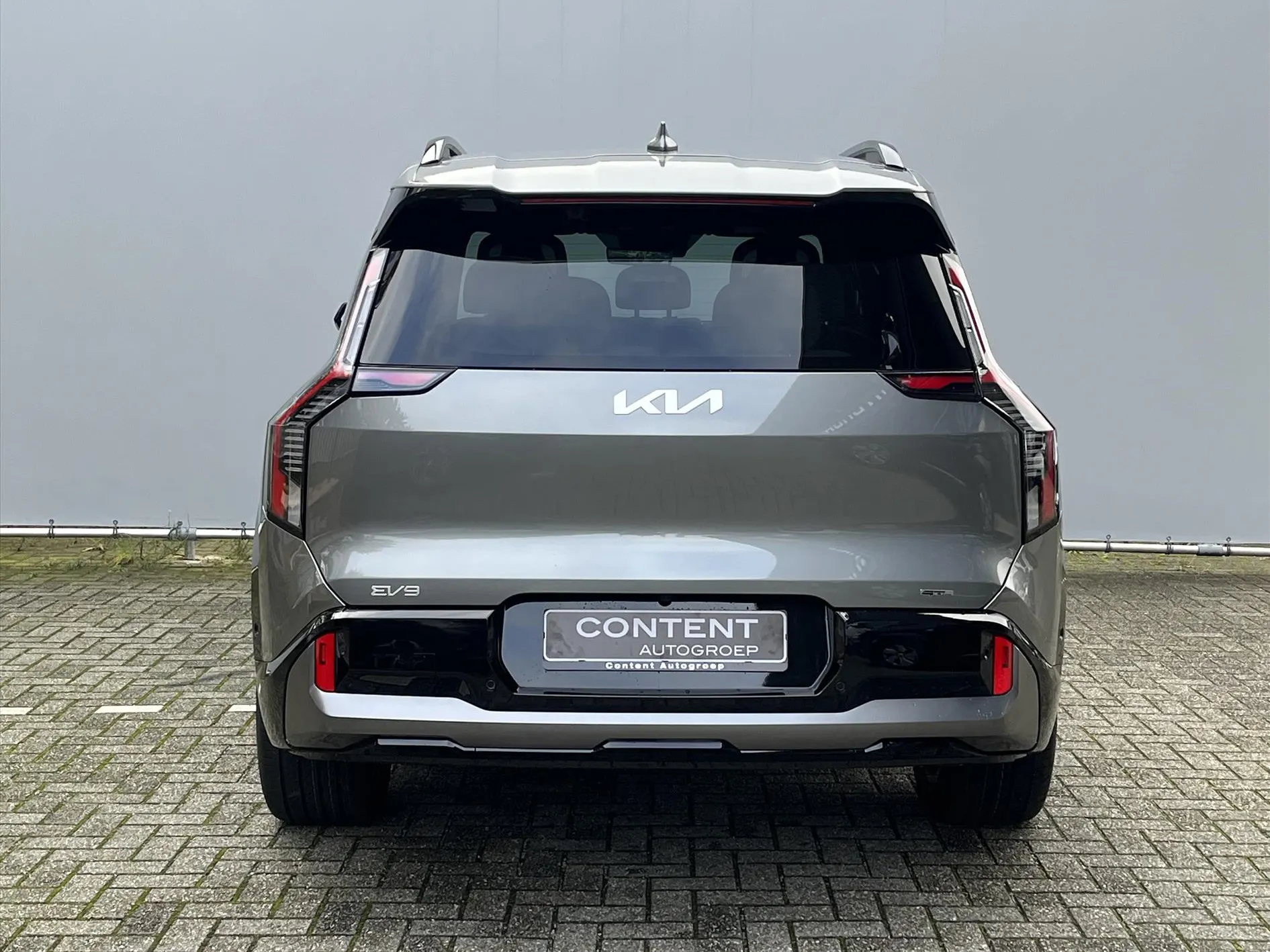 Kia EV9 met kenteken 57222 – dashboard