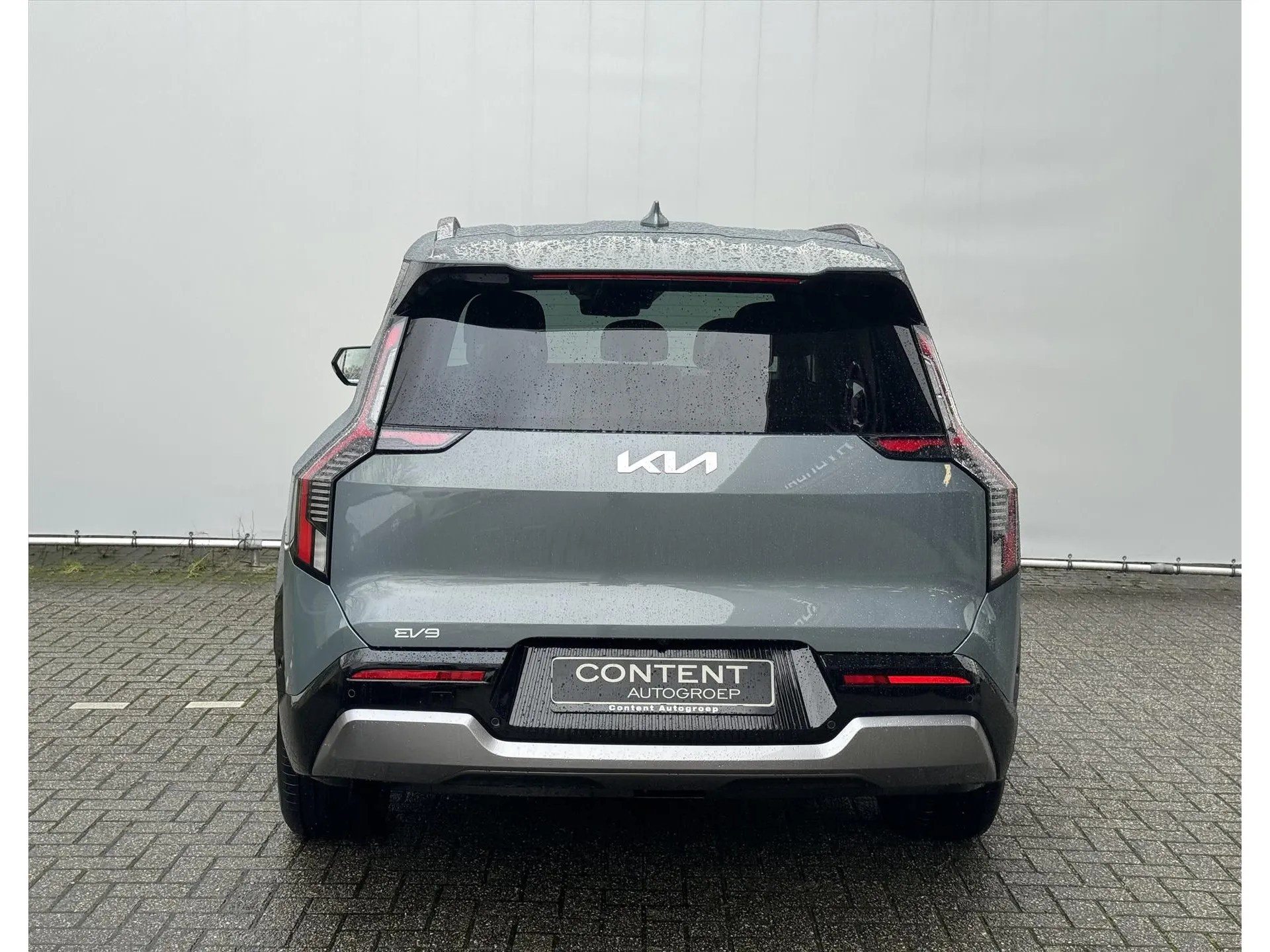 Kia EV9 met kenteken 57450 – dashboard
