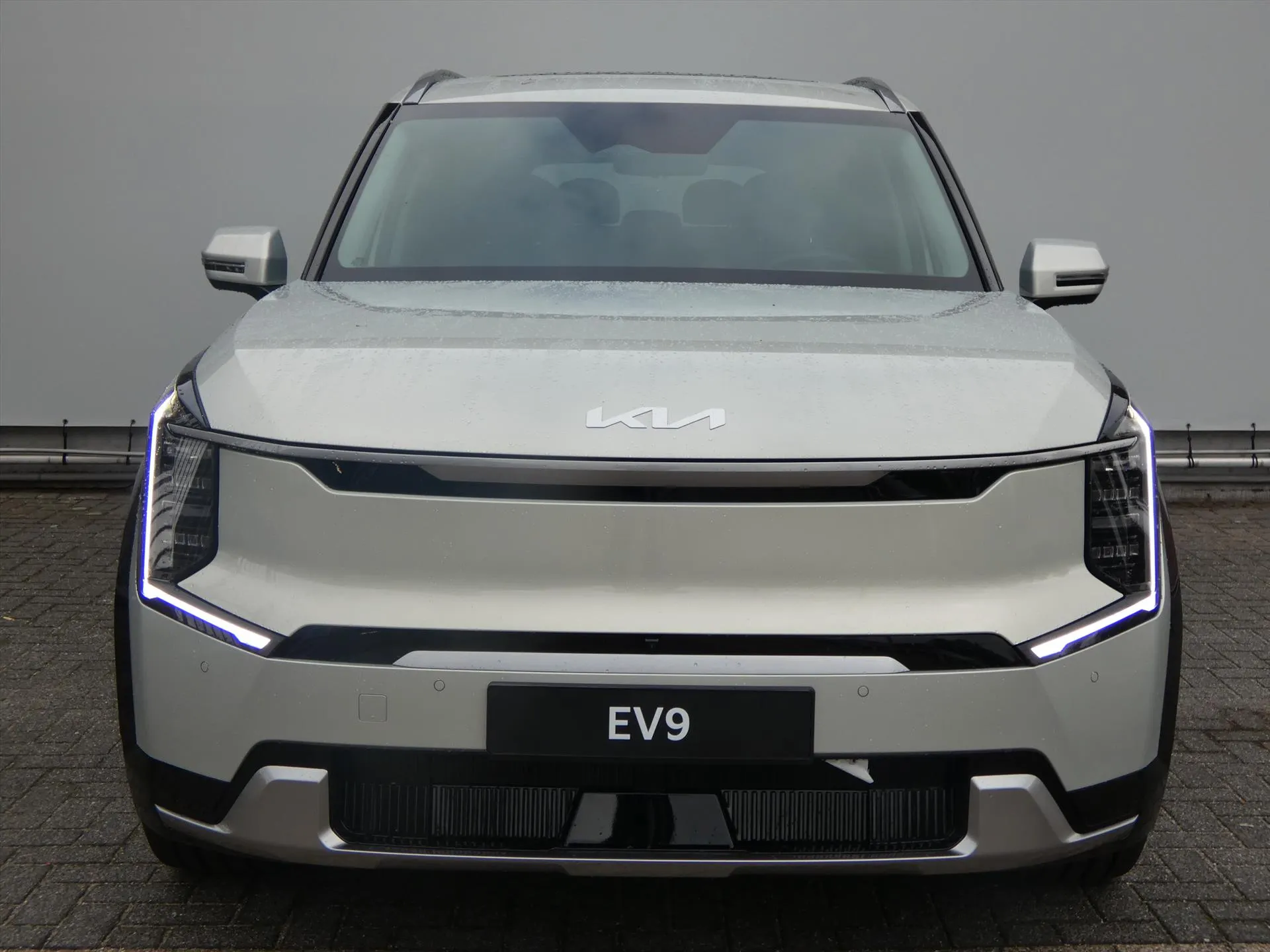 Kia EV9 met kenteken 73086 – achteraanzicht