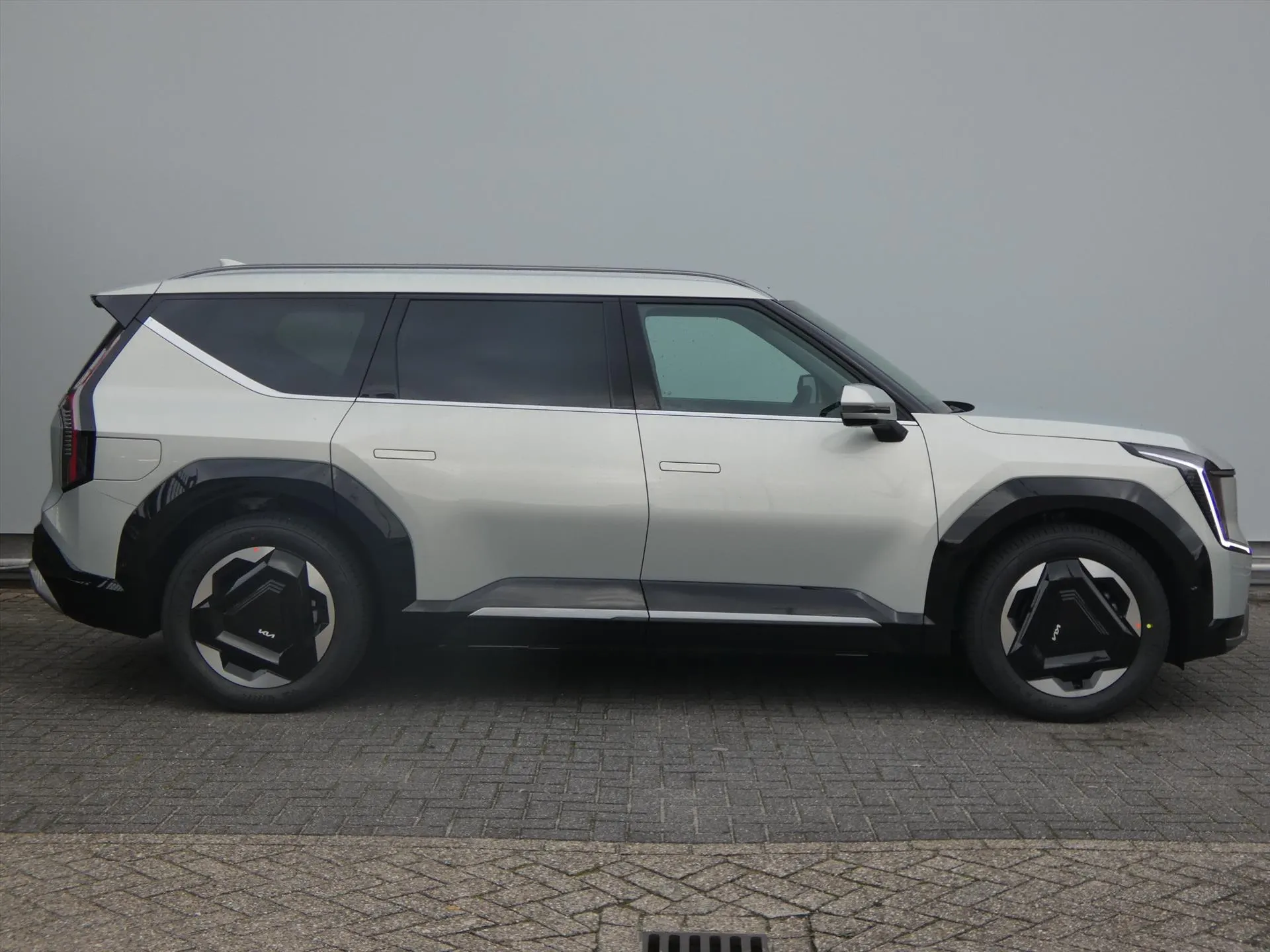 Kia EV9 met kenteken 73086 – dashboard