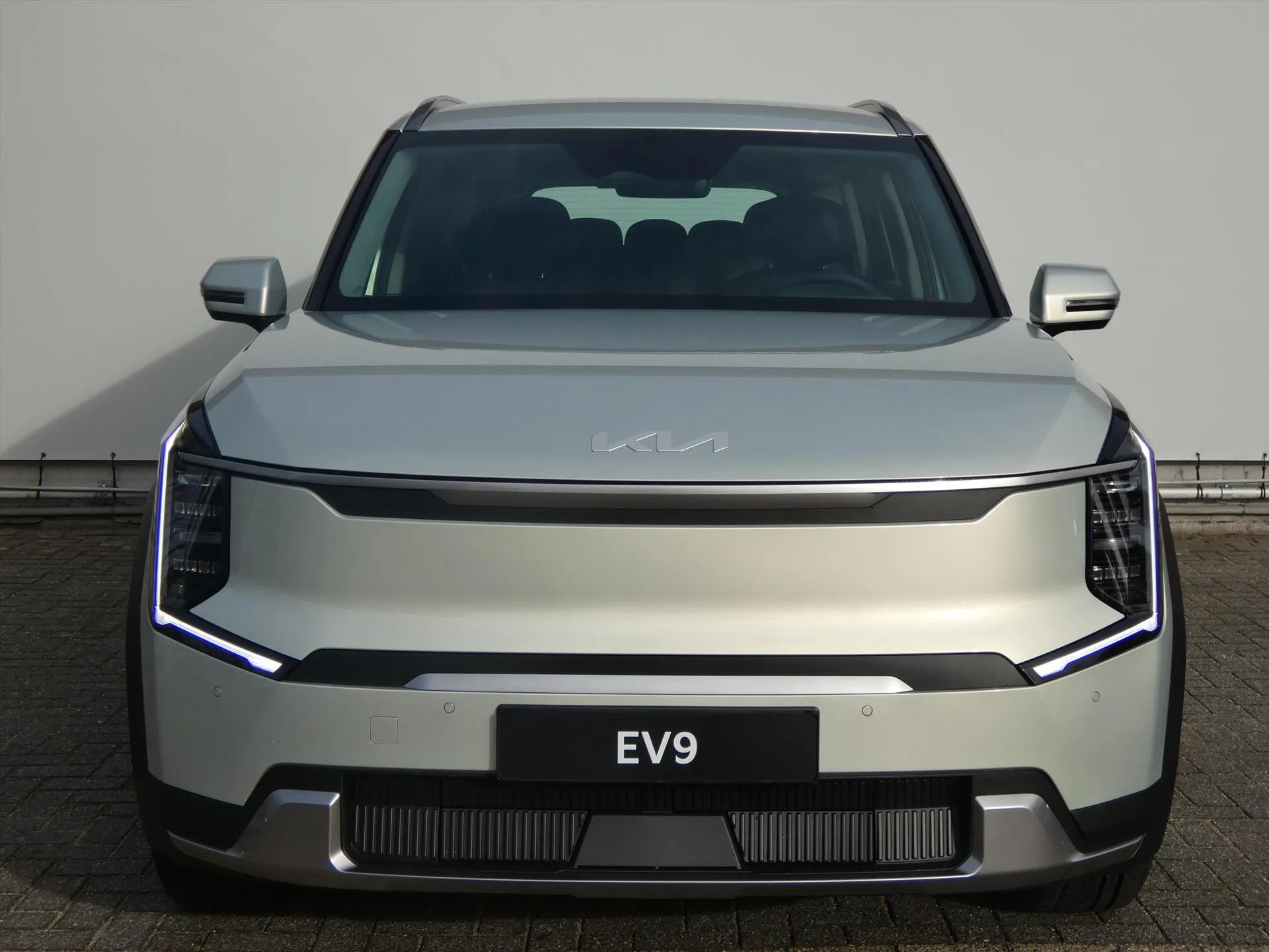 Kia EV9 met kenteken 73091 – achteraanzicht