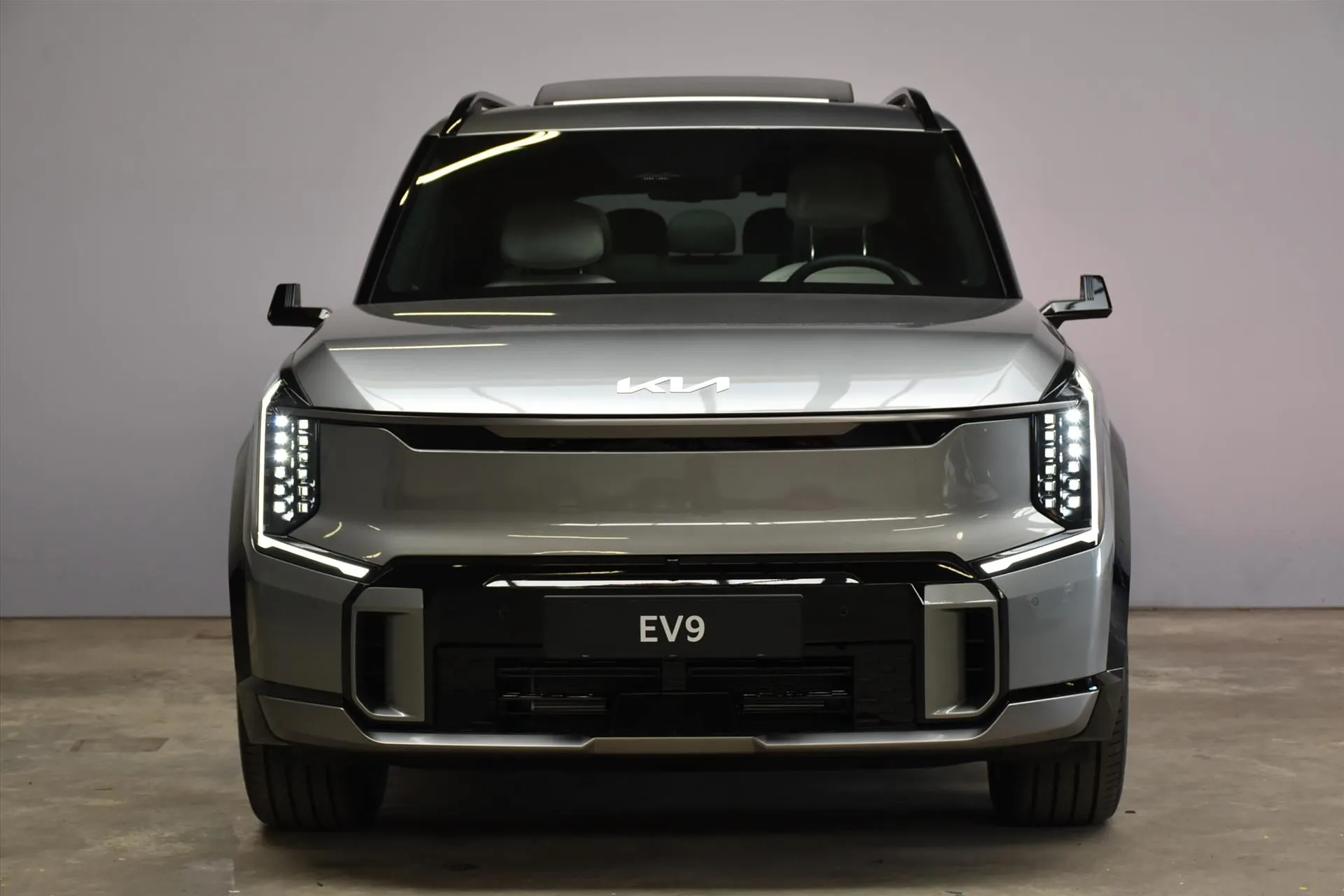 Kia EV9 met kenteken 74414 – achteraanzicht