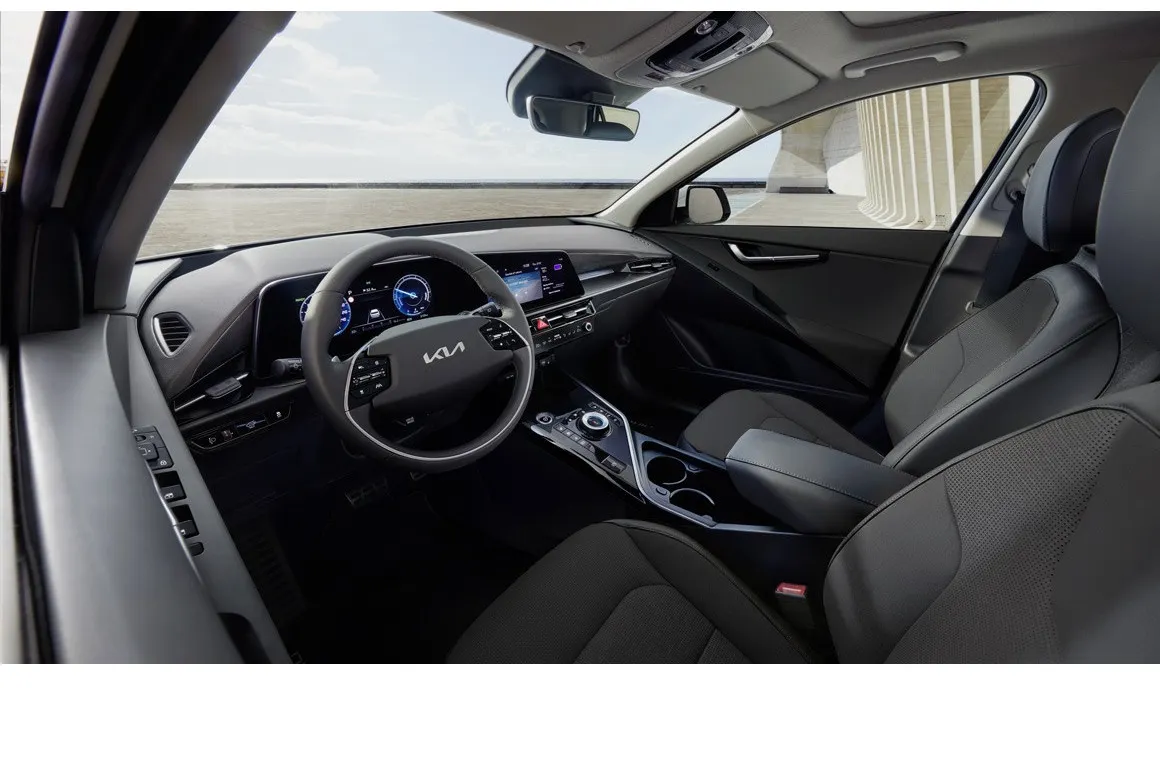 Kia Niro met kenteken 51803 – achteraanzicht
