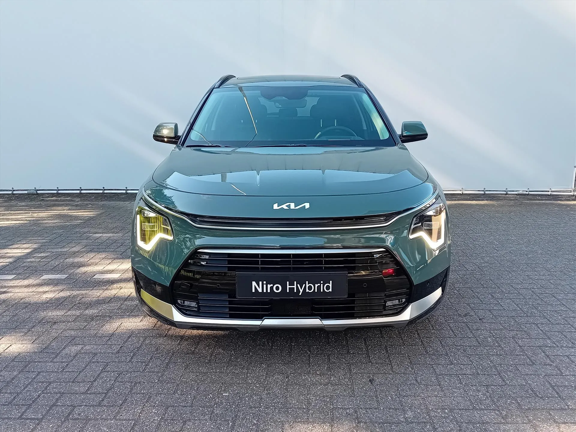 Kia Niro met kenteken 69591 – achteraanzicht