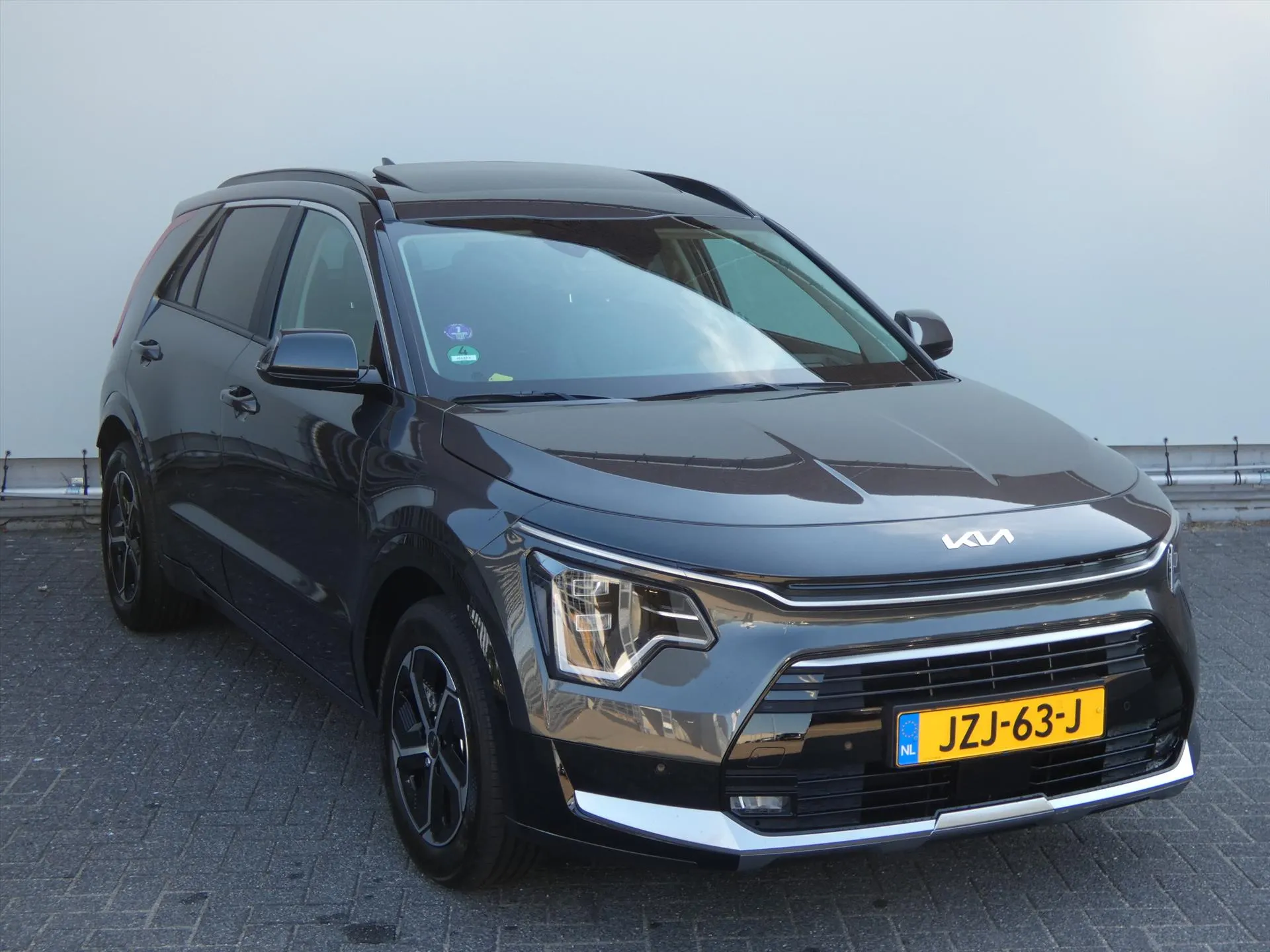 Kia Niro met kenteken JZJ-63-J – interieur