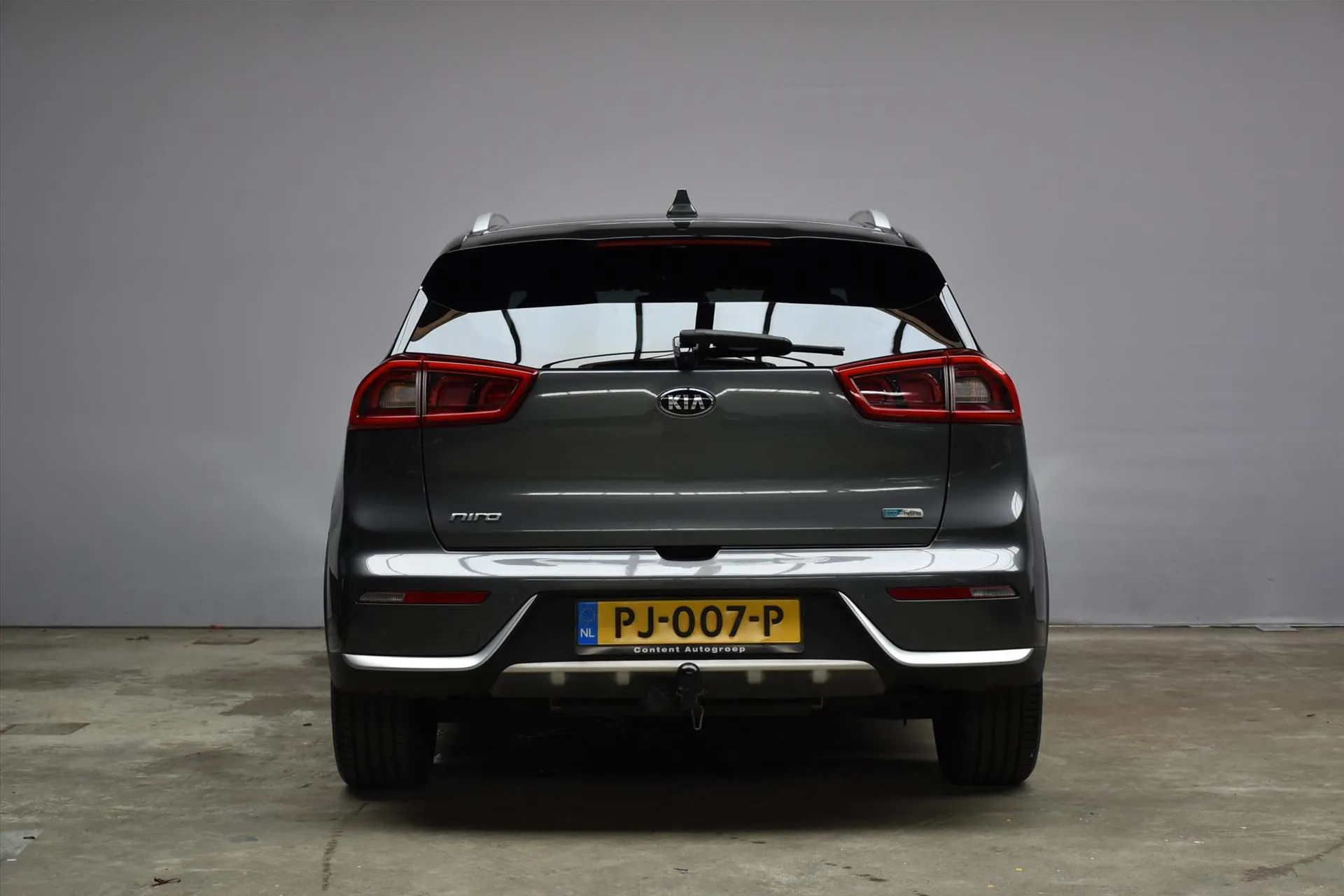 Kia Niro met kenteken PJ-007-P – interieur