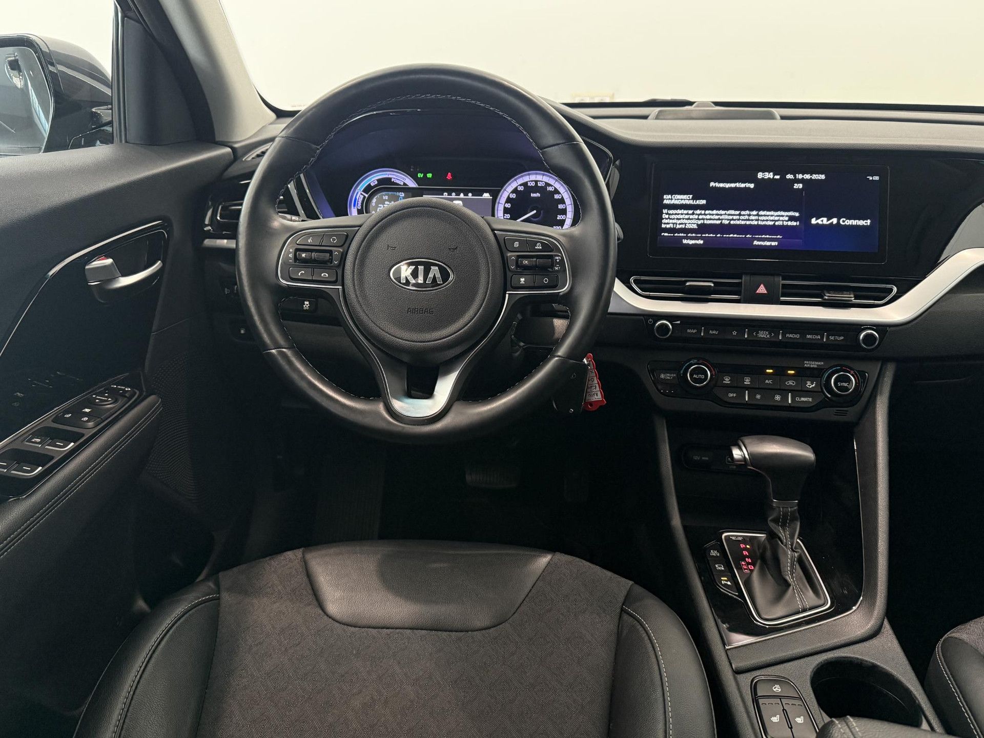 Kia Niro met kenteken X-020-HS – interieur