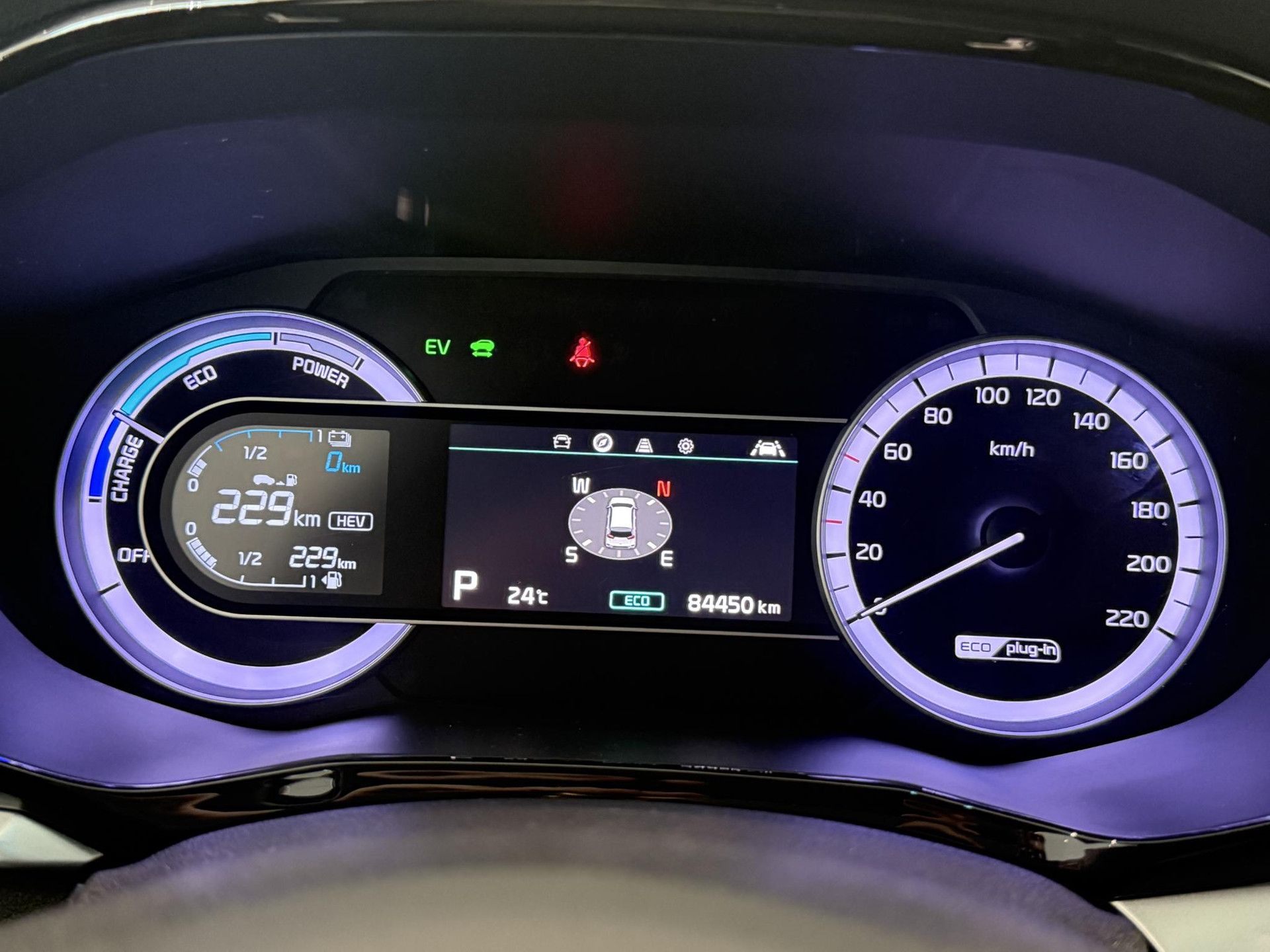 Kia Niro met kenteken X-020-HS – dashboard