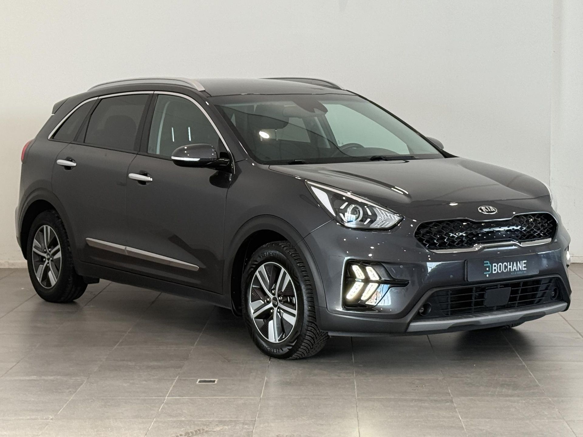 Kia Niro met kenteken X-020-HS – detailfoto