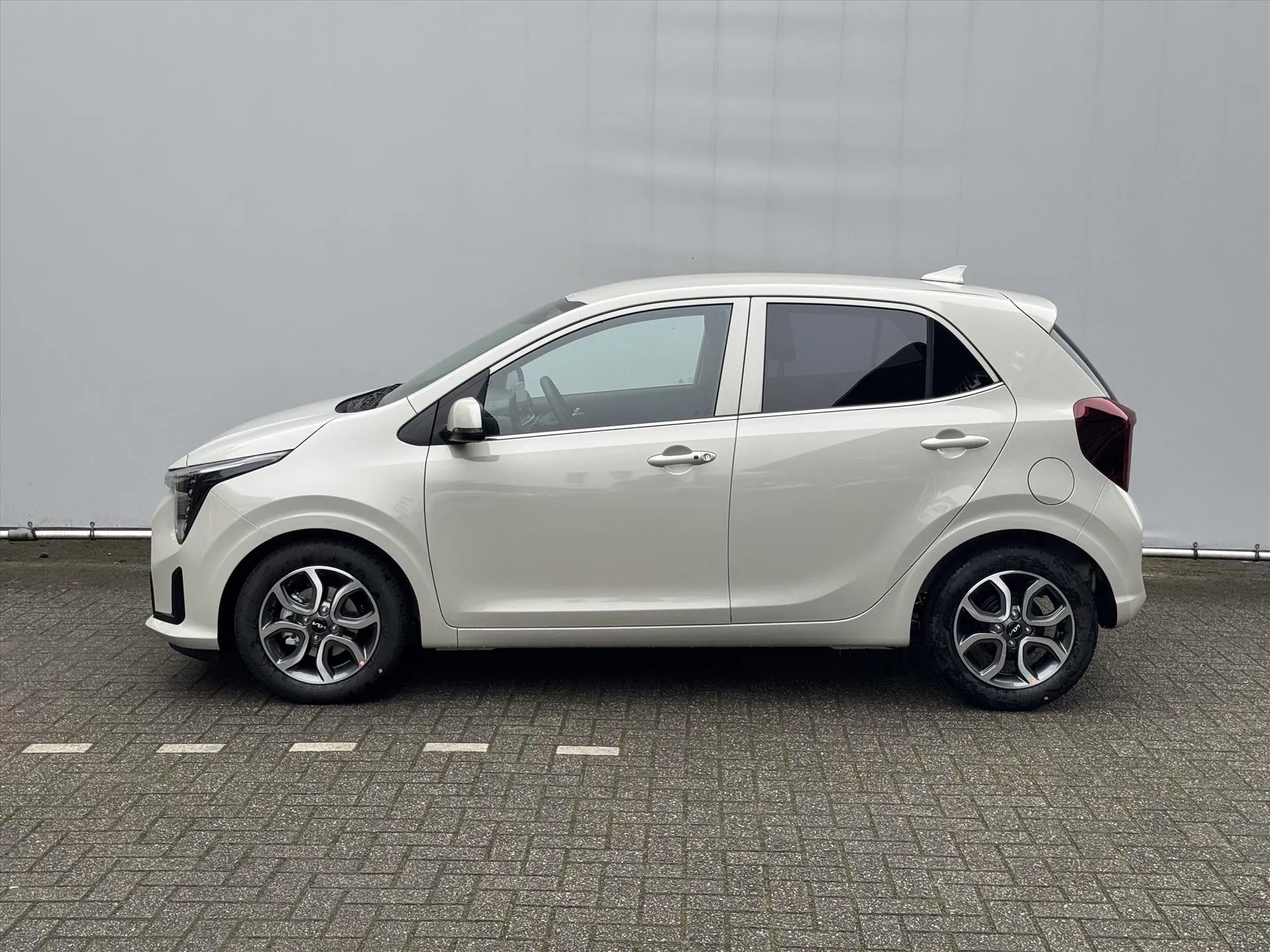 Kia Picanto met kenteken 60437 – achteraanzicht