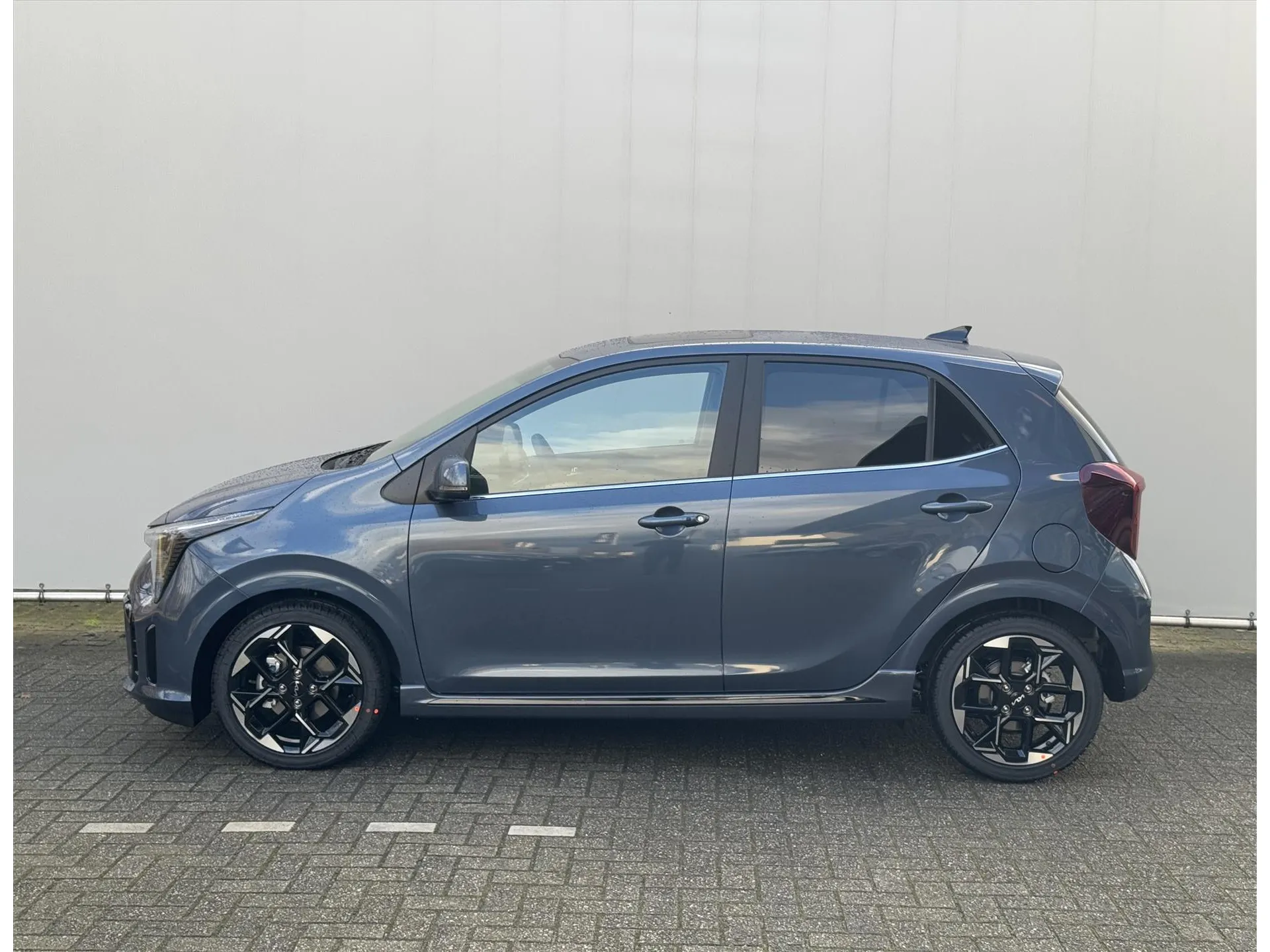 Kia Picanto met kenteken 66115 – achteraanzicht