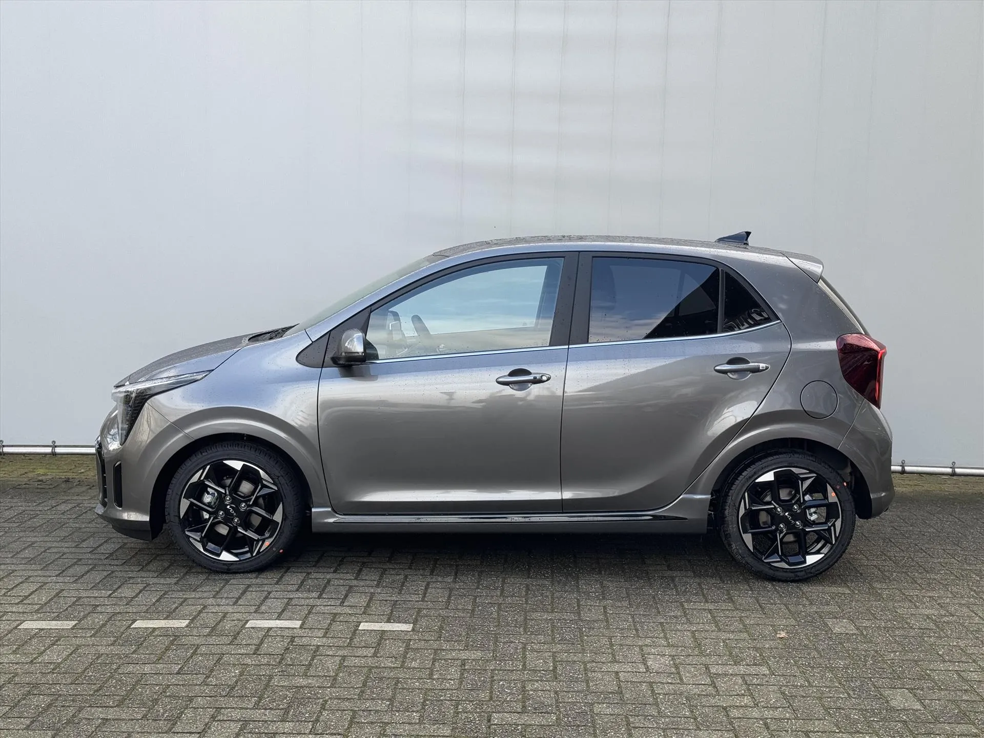 Kia Picanto met kenteken 66131 – achteraanzicht