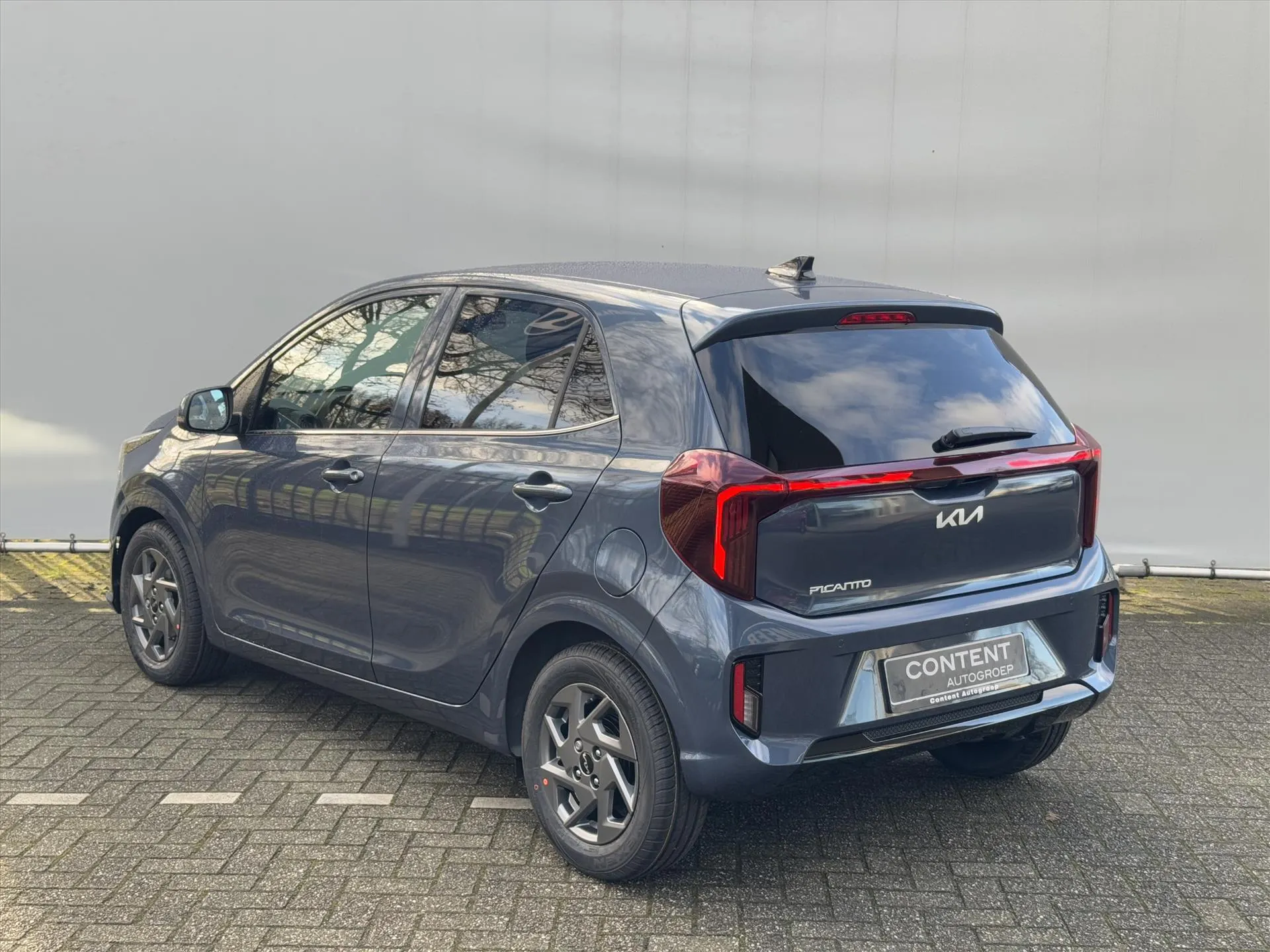 Kia Picanto met kenteken 66133 – interieur