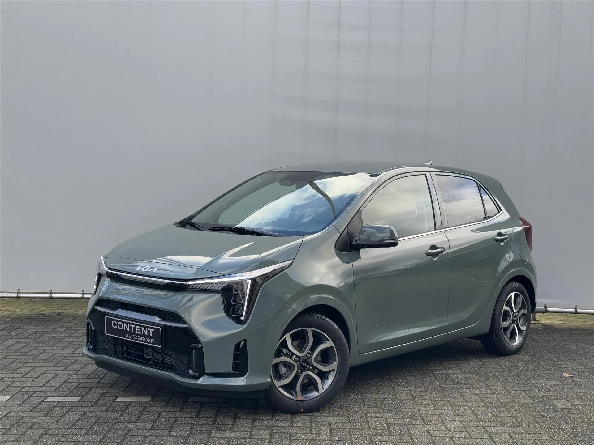 Kia Picanto met kenteken 66134 – vooraanzicht