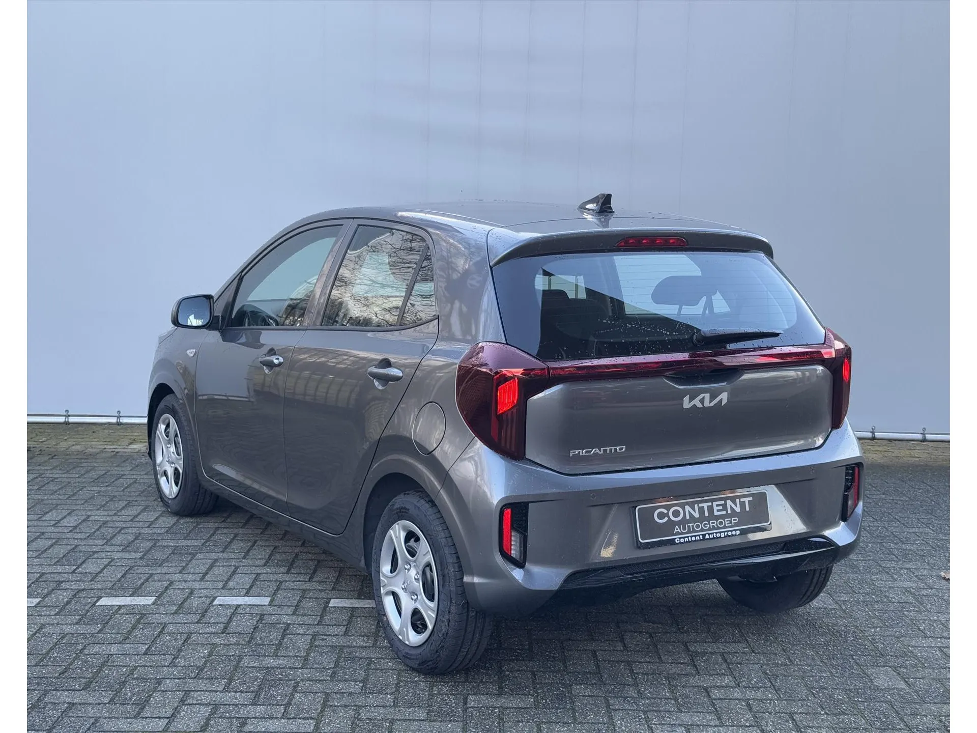 Kia Picanto met kenteken 66136 – interieur