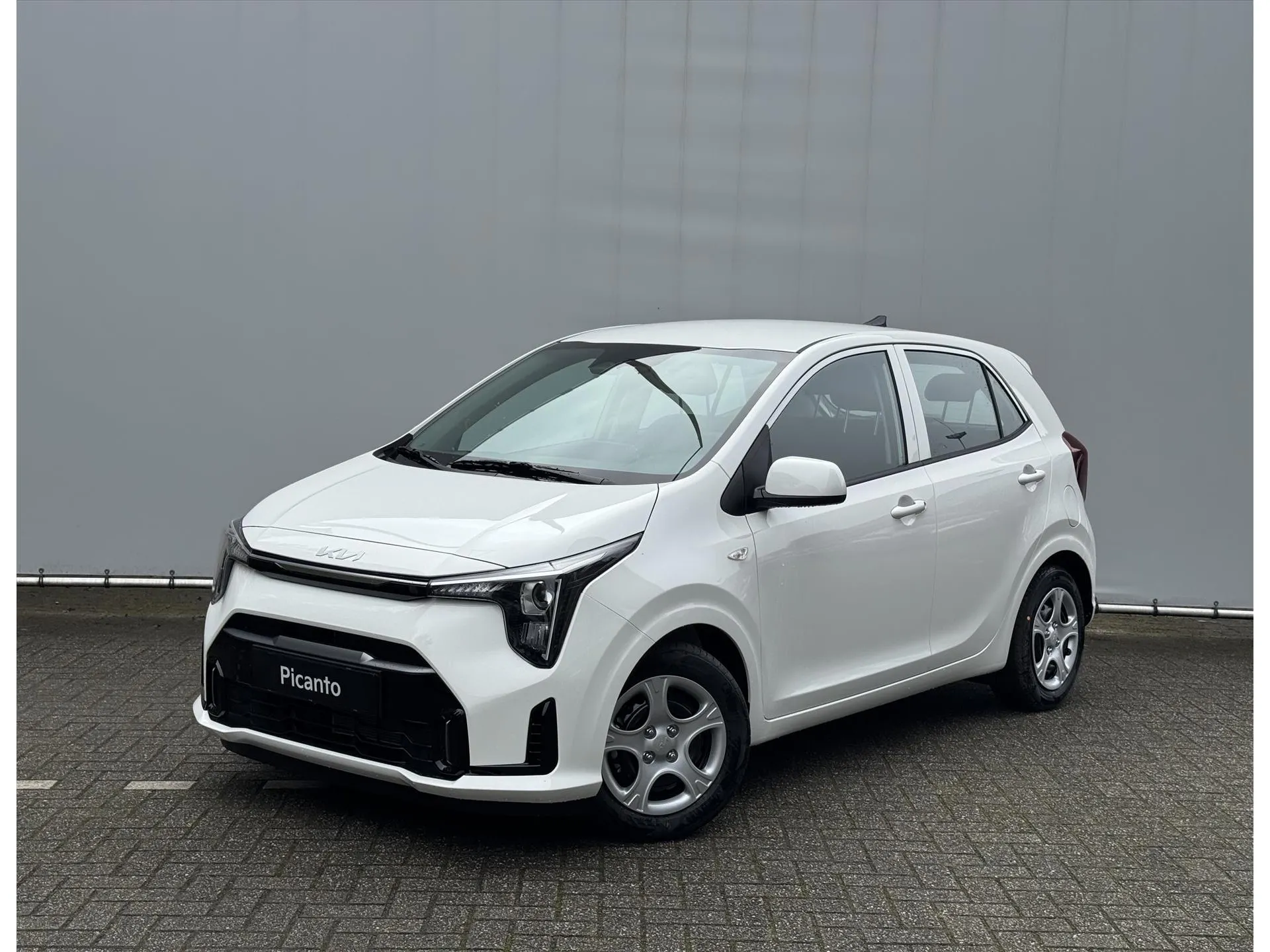 Kia Picanto met kenteken 66138 – vooraanzicht