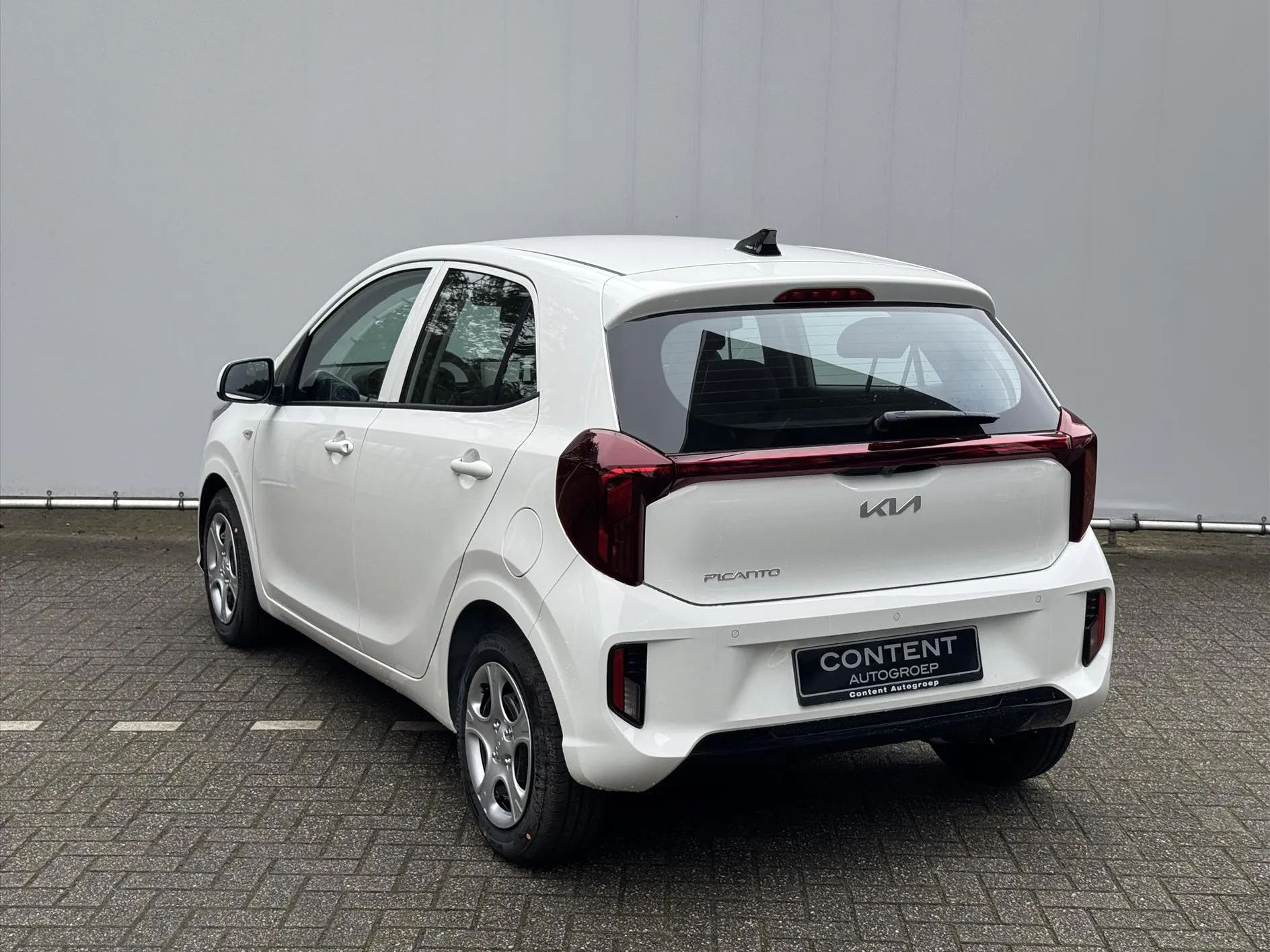 Kia Picanto met kenteken 66138 – interieur
