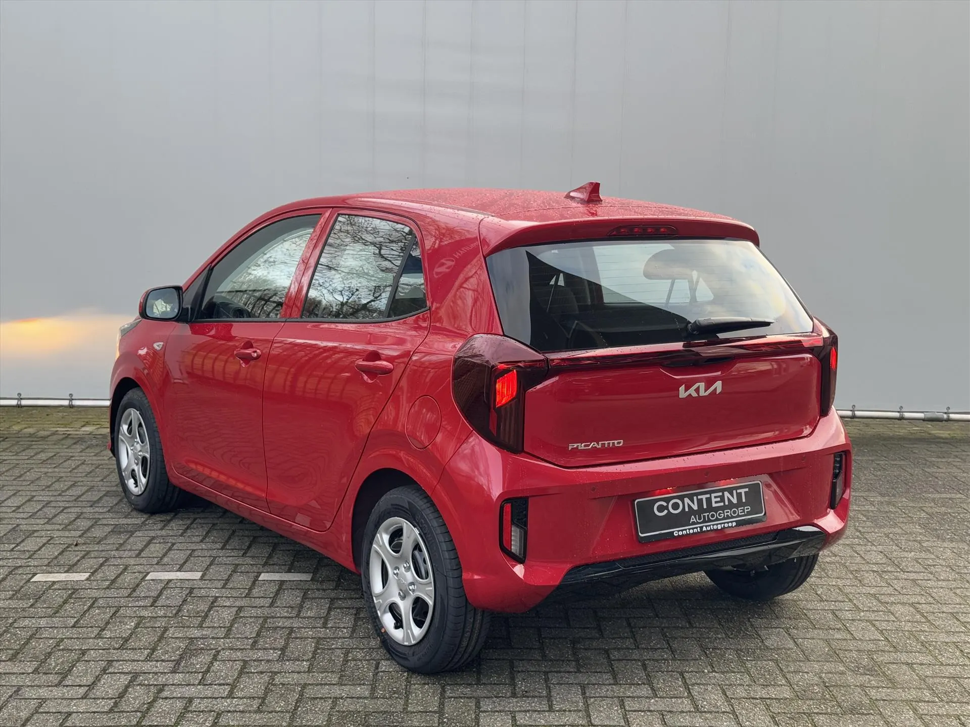 Kia Picanto met kenteken 66142 – interieur