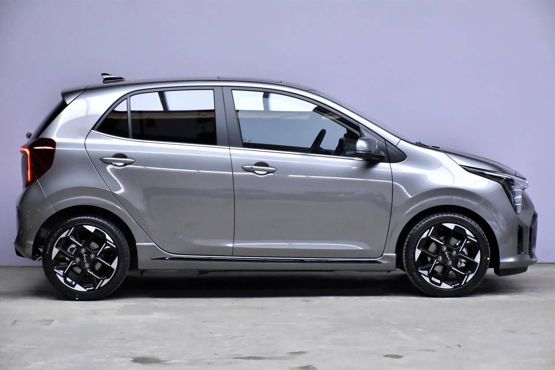Kia Picanto met kenteken 67555 – interieur
