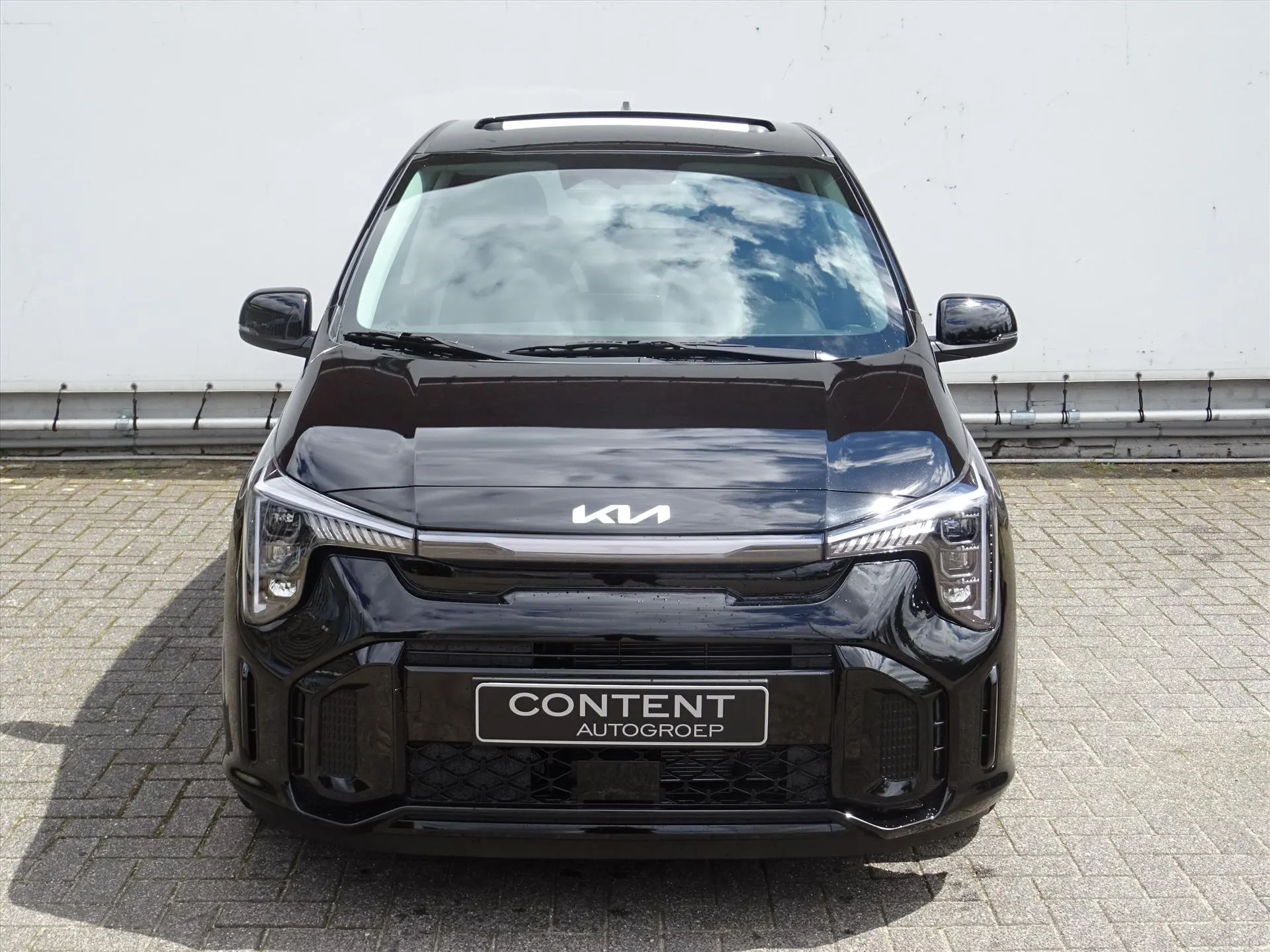 Kia Picanto met kenteken 73056 – achteraanzicht
