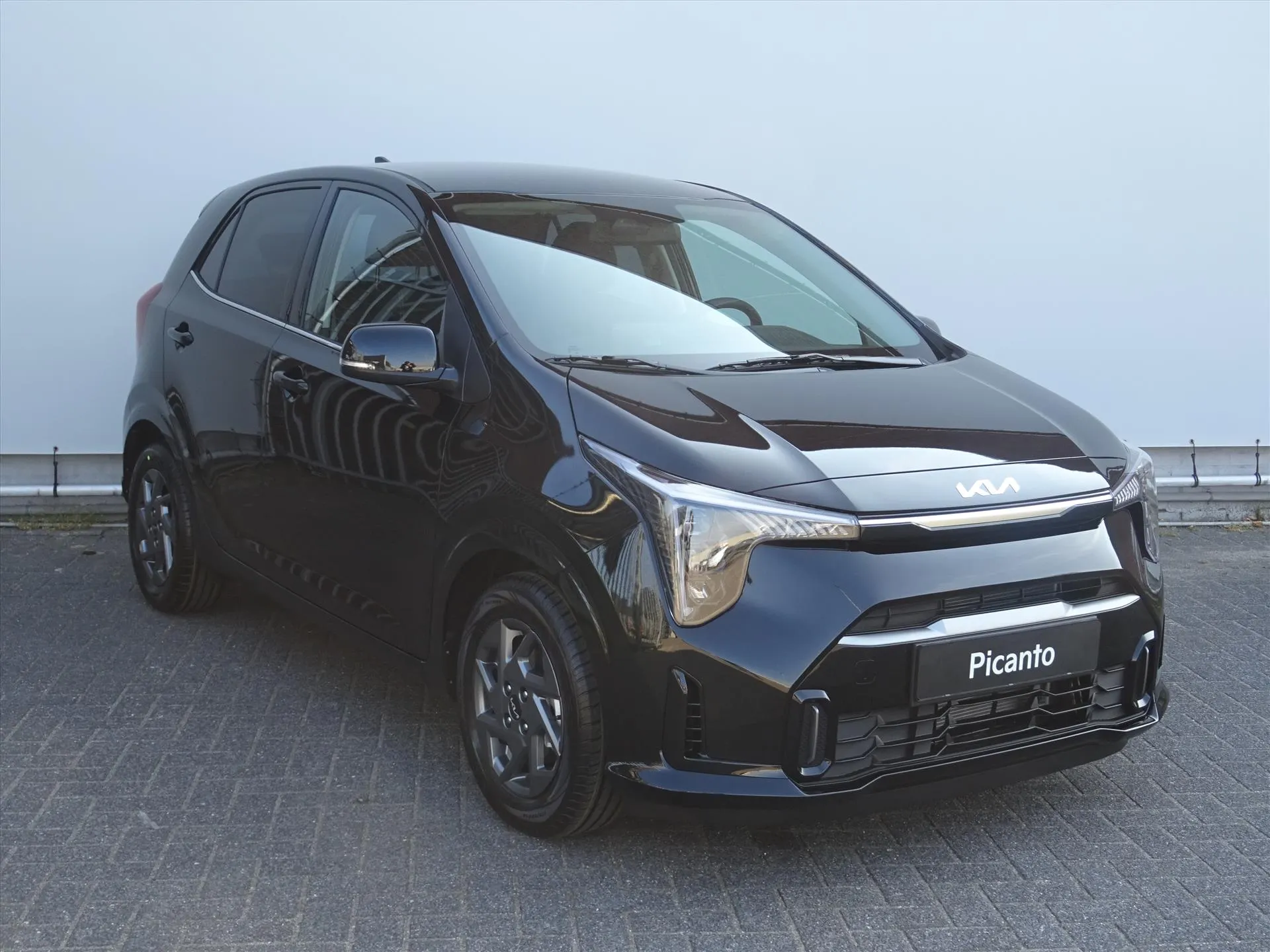 Kia Picanto met kenteken 74129 – interieur