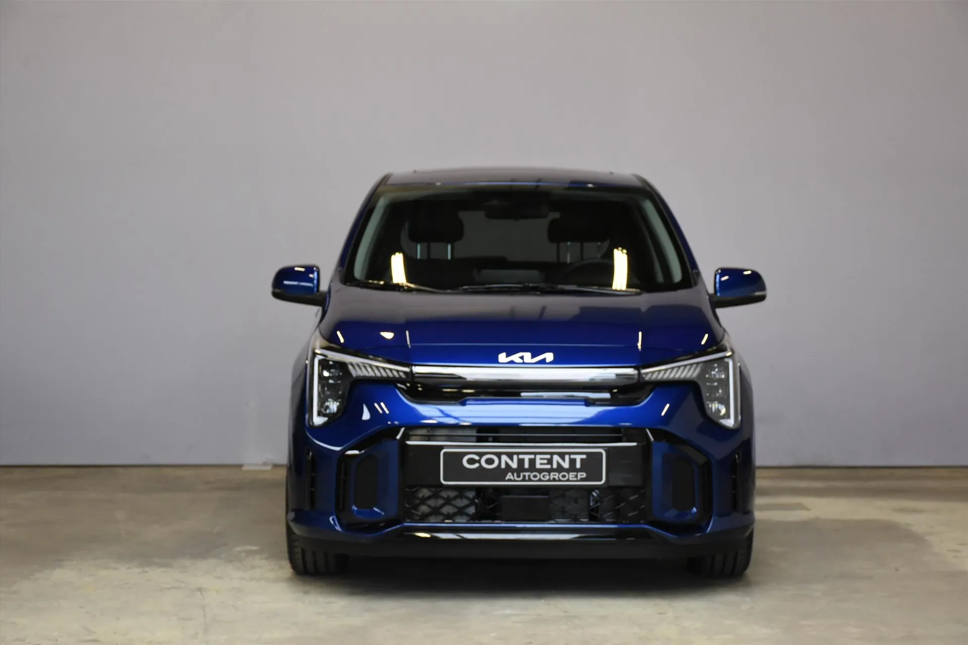 Kia Picanto met kenteken 74585 – achteraanzicht