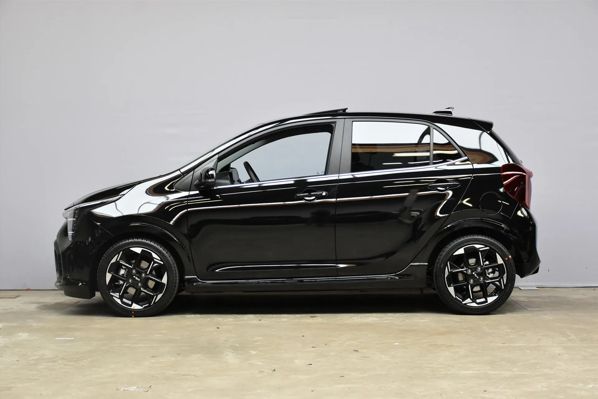 Kia Picanto met kenteken 77446 – achteraanzicht