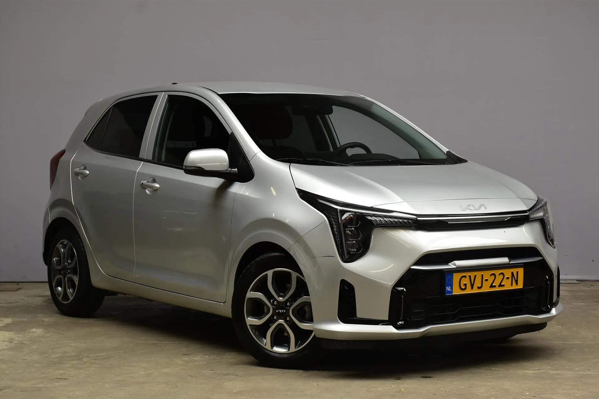 Kia Picanto met kenteken GVJ-22-N – interieur