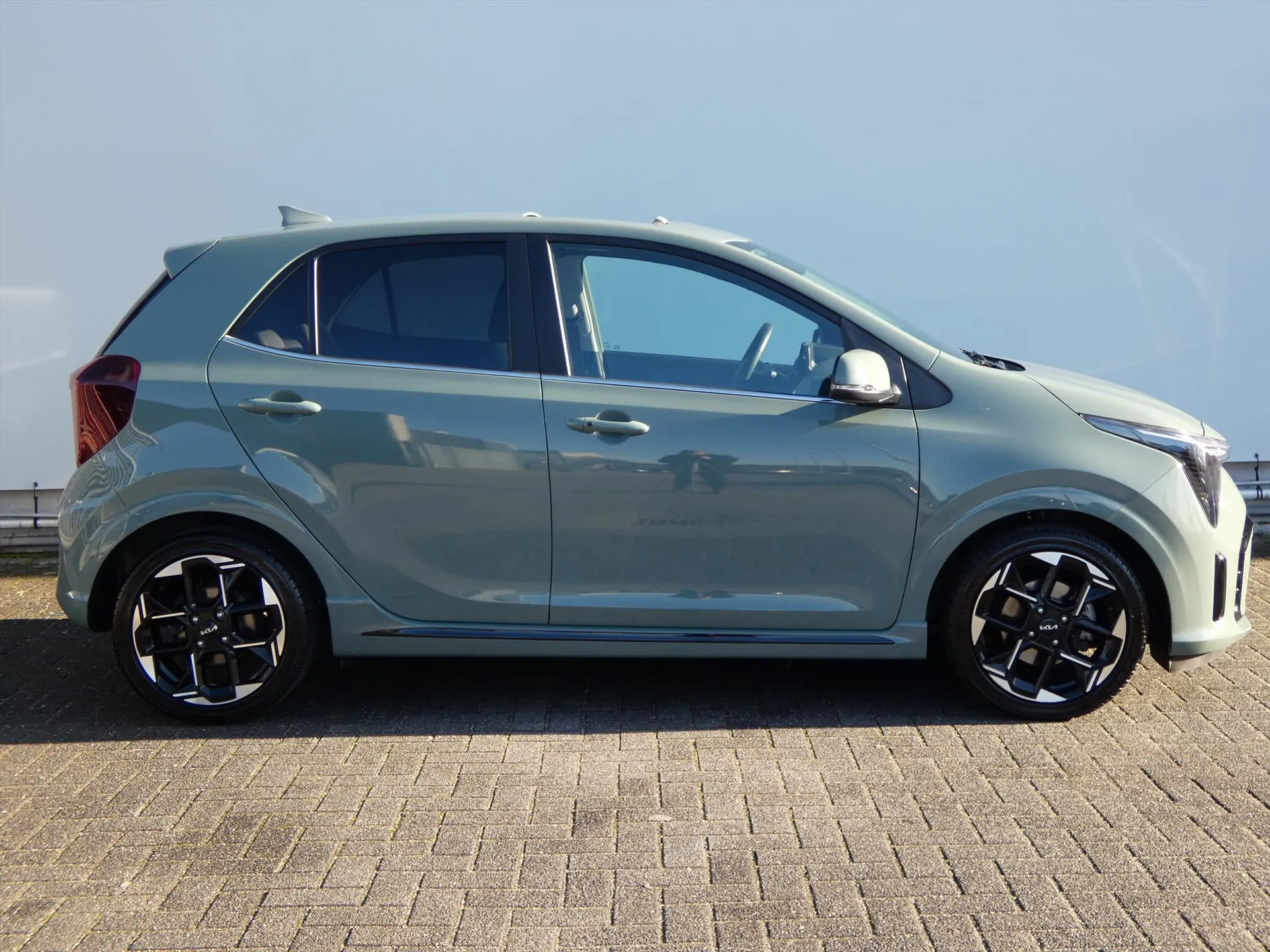 Kia Picanto met kenteken HFF-55-S – dashboard