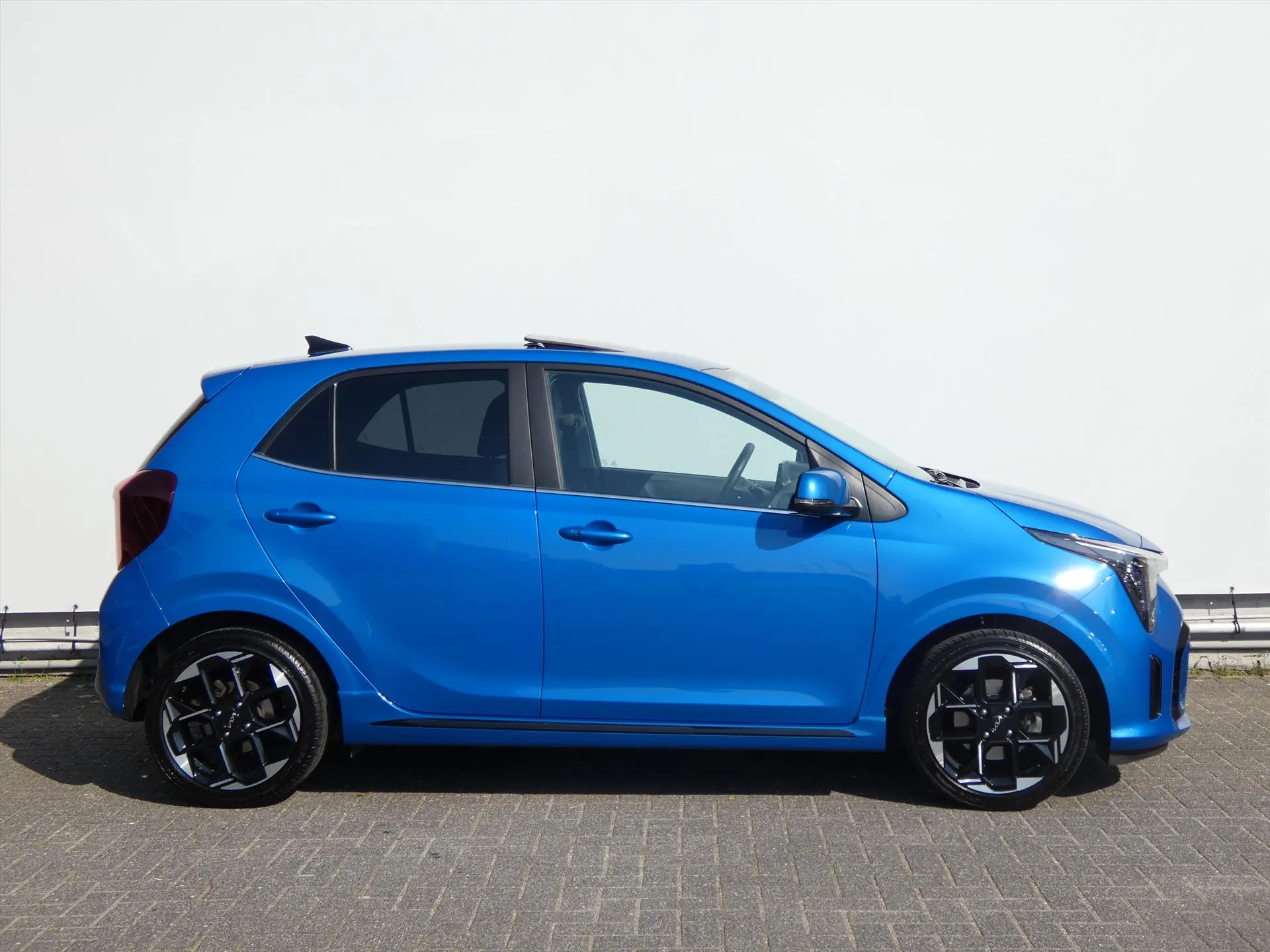 Kia Picanto met kenteken HGX-71-N – dashboard