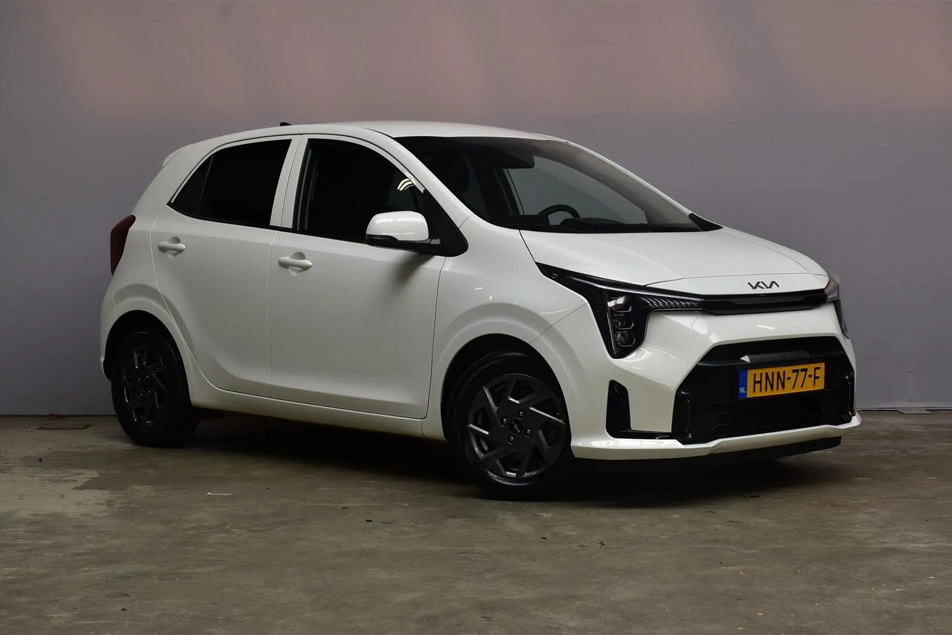 Kia Picanto met kenteken HNN-77-F – interieur