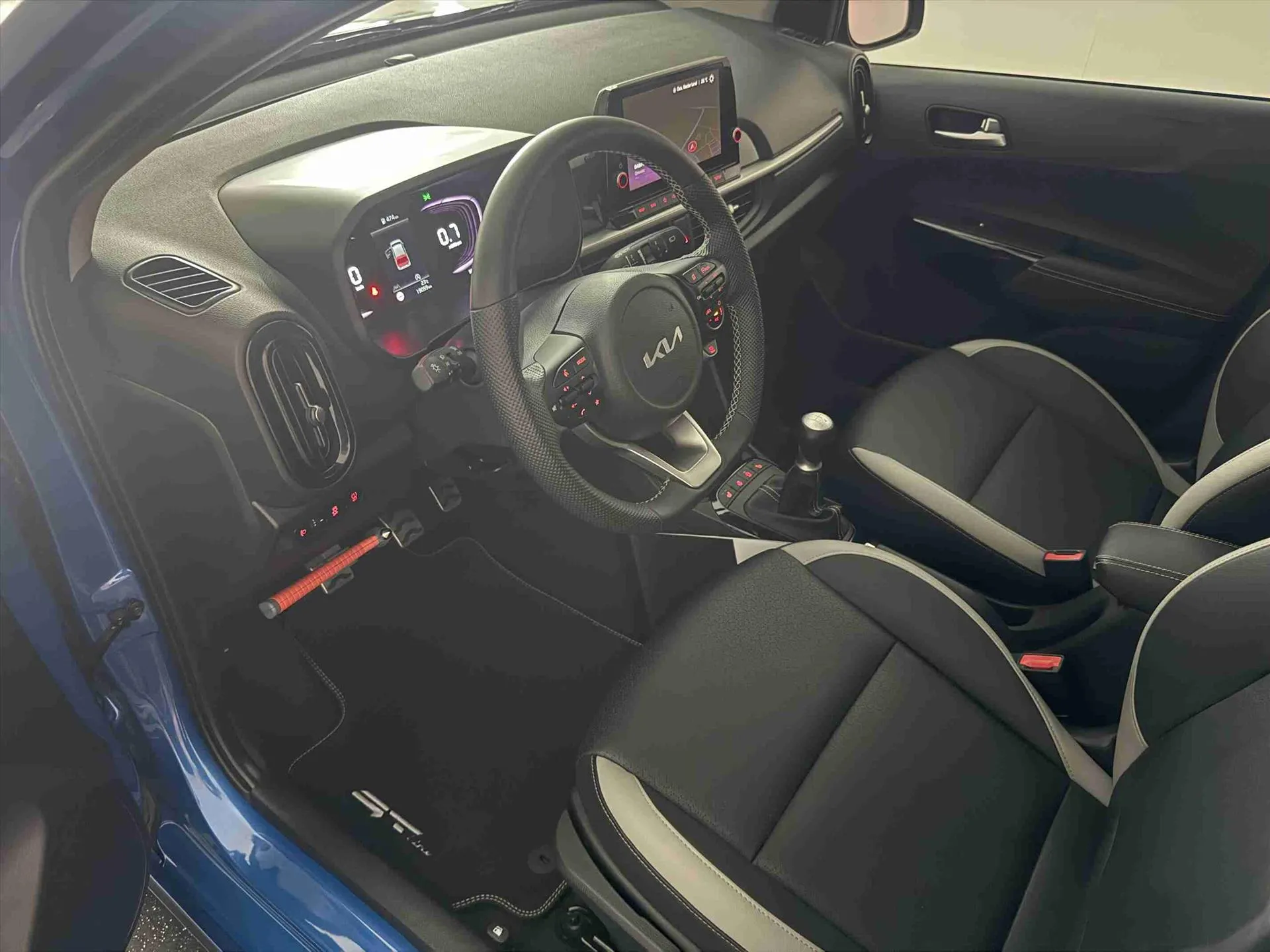 Kia Picanto met kenteken HPZ-51-D – interieur