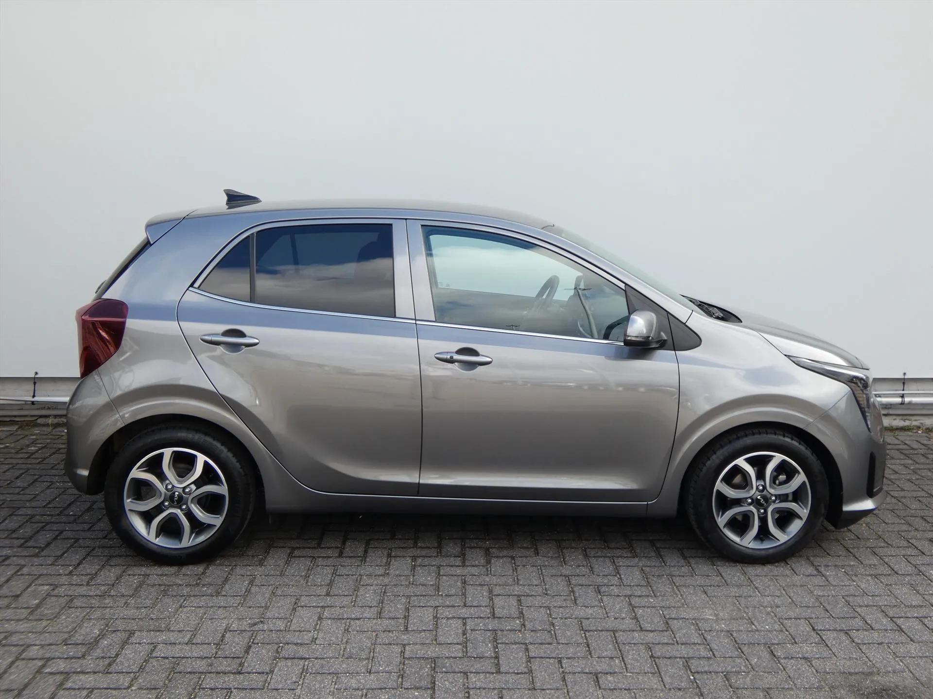Kia Picanto met kenteken HRJ-23-H – dashboard